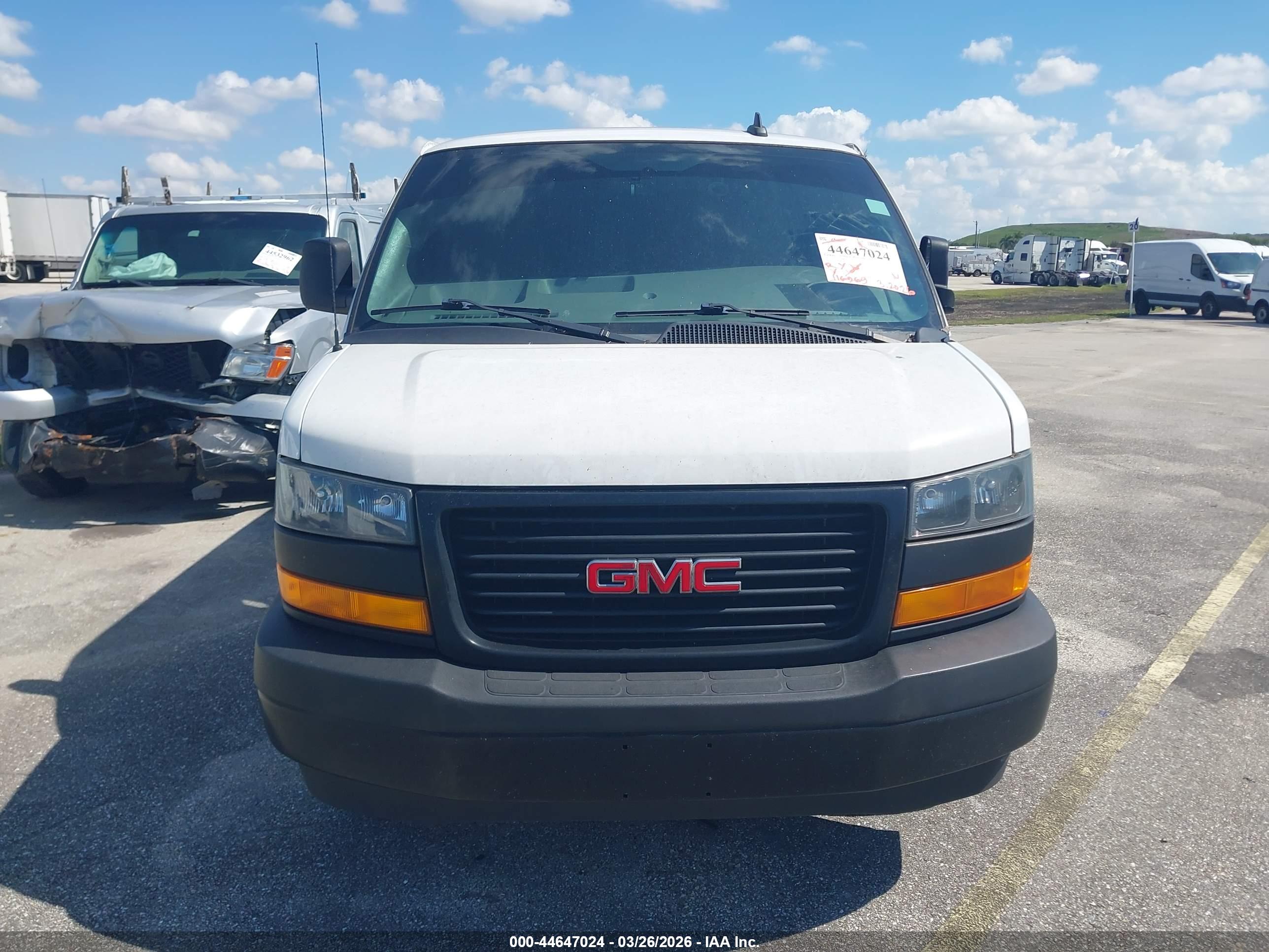 GMC SAVANA image 6