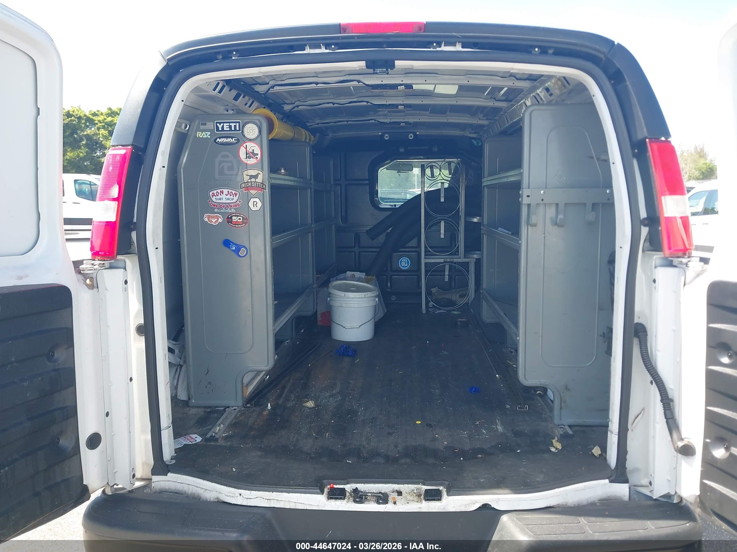 GMC SAVANA image 8