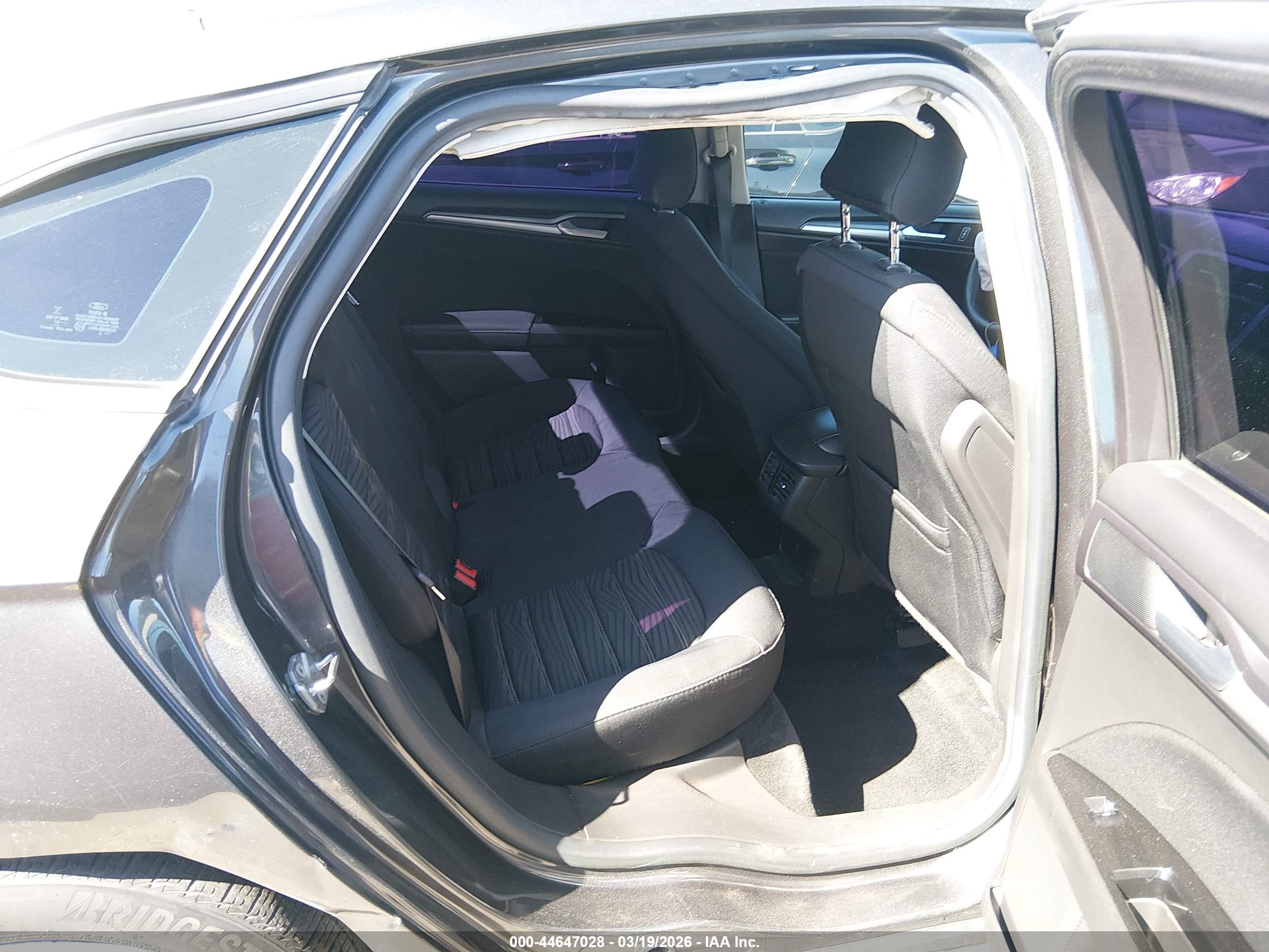 FORD FUSION image 8