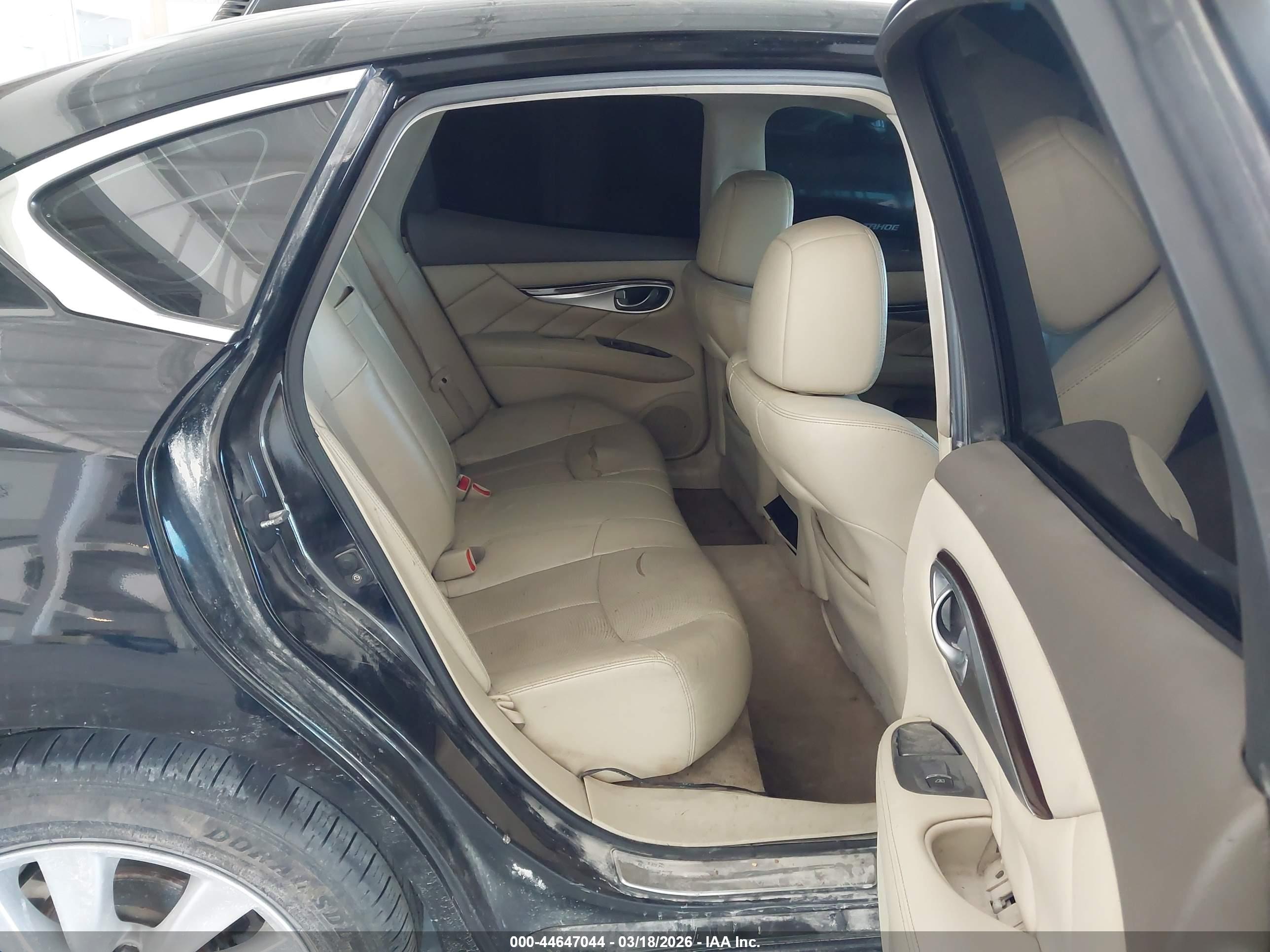 INFINITI M37X image 8