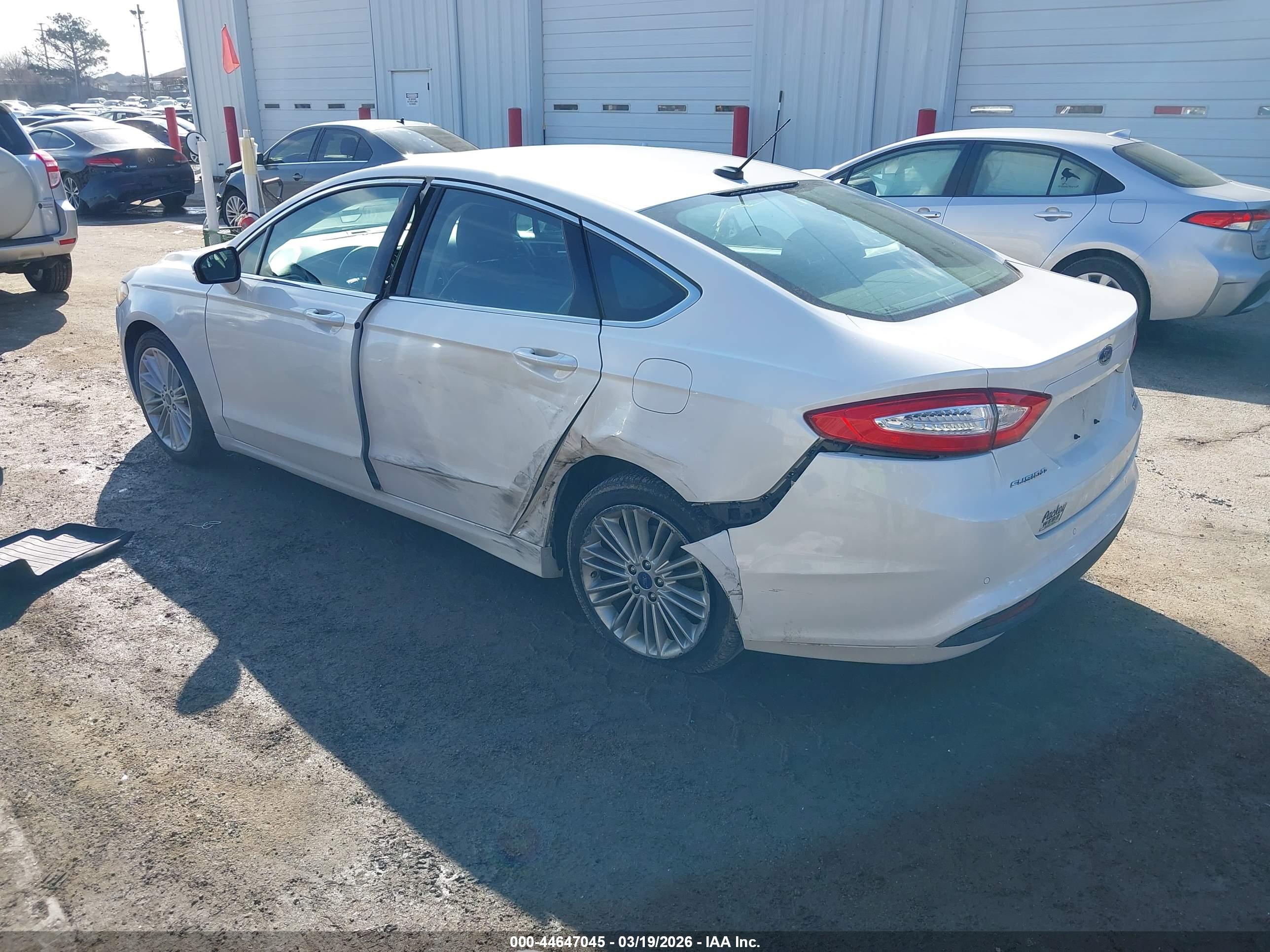 FORD FUSION image 3