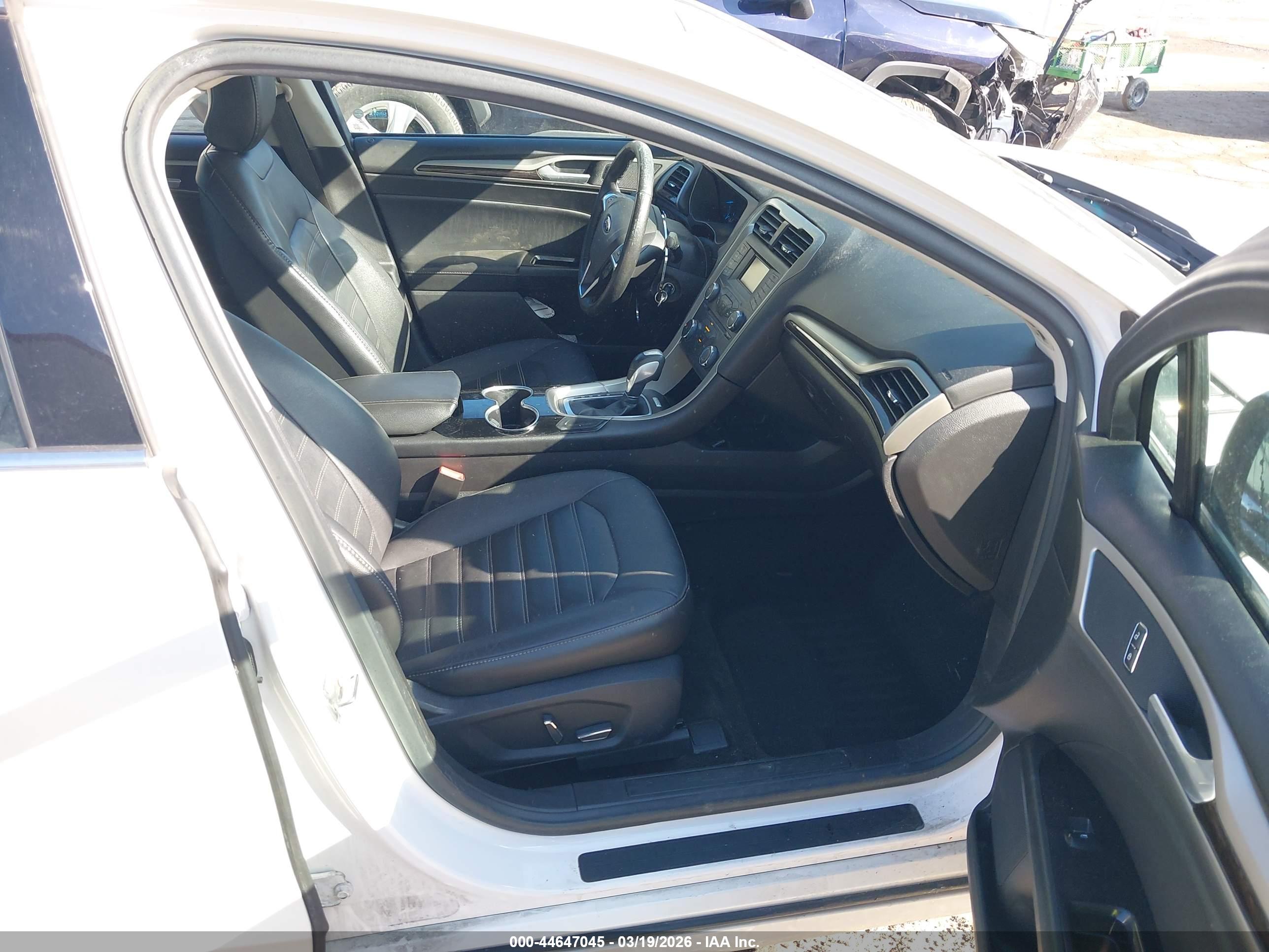 FORD FUSION image 5