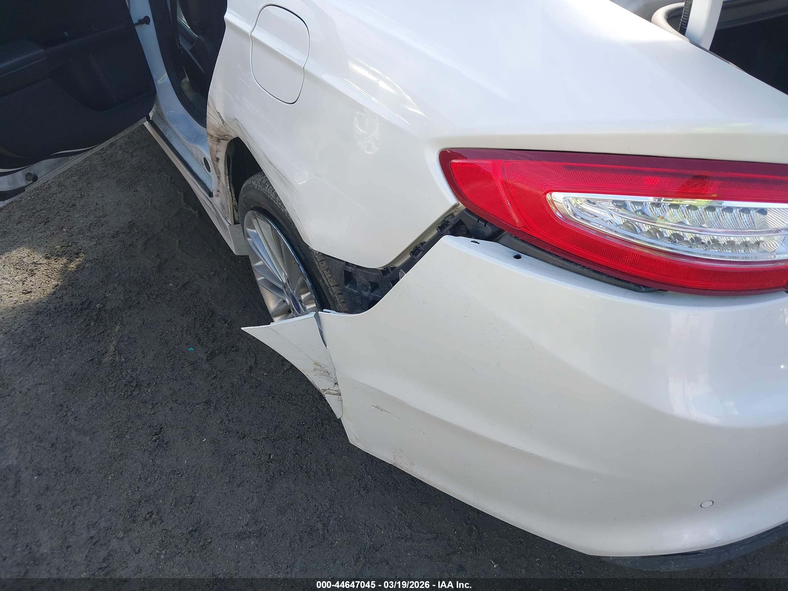 FORD FUSION image 6