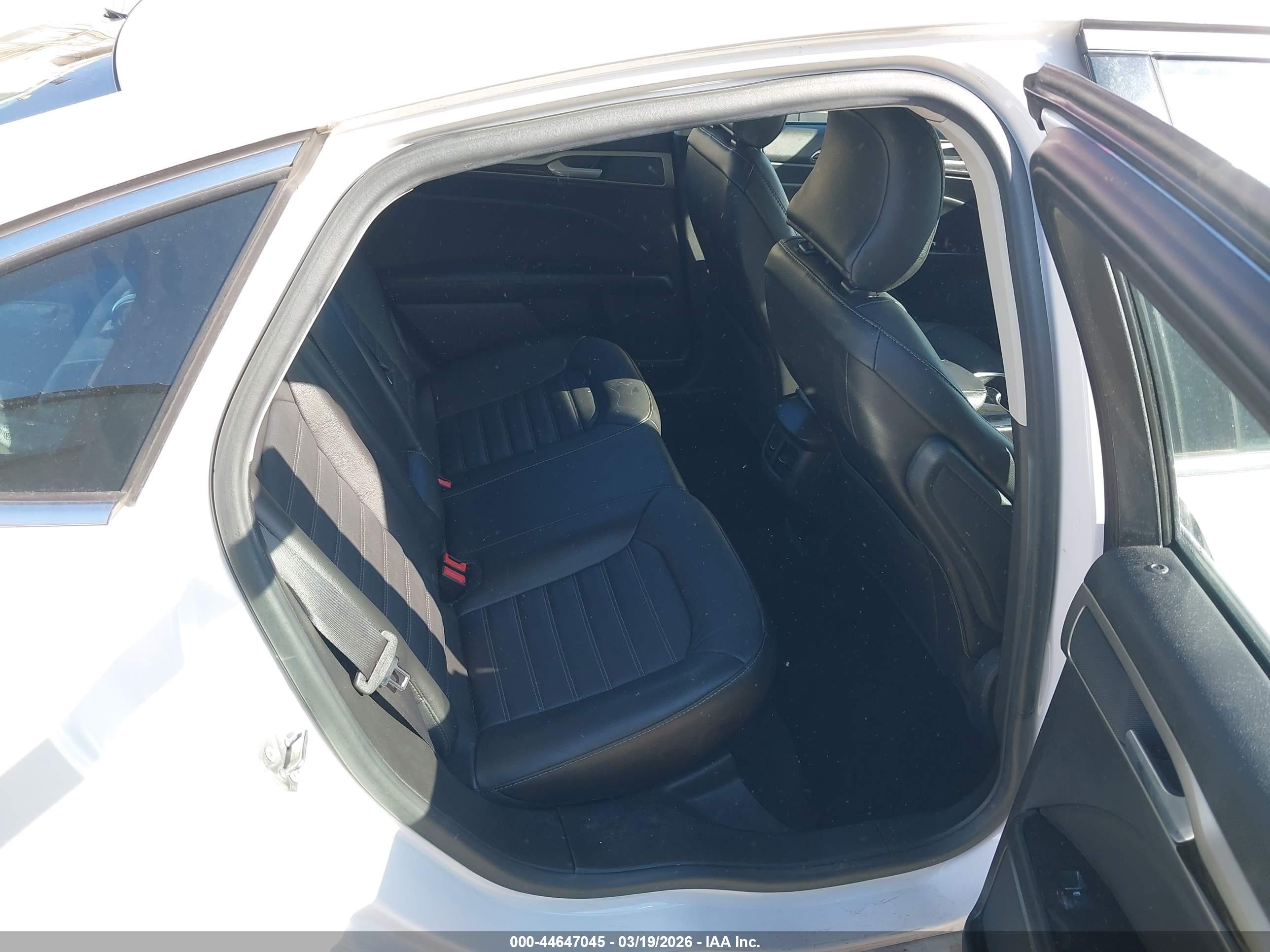 FORD FUSION image 8