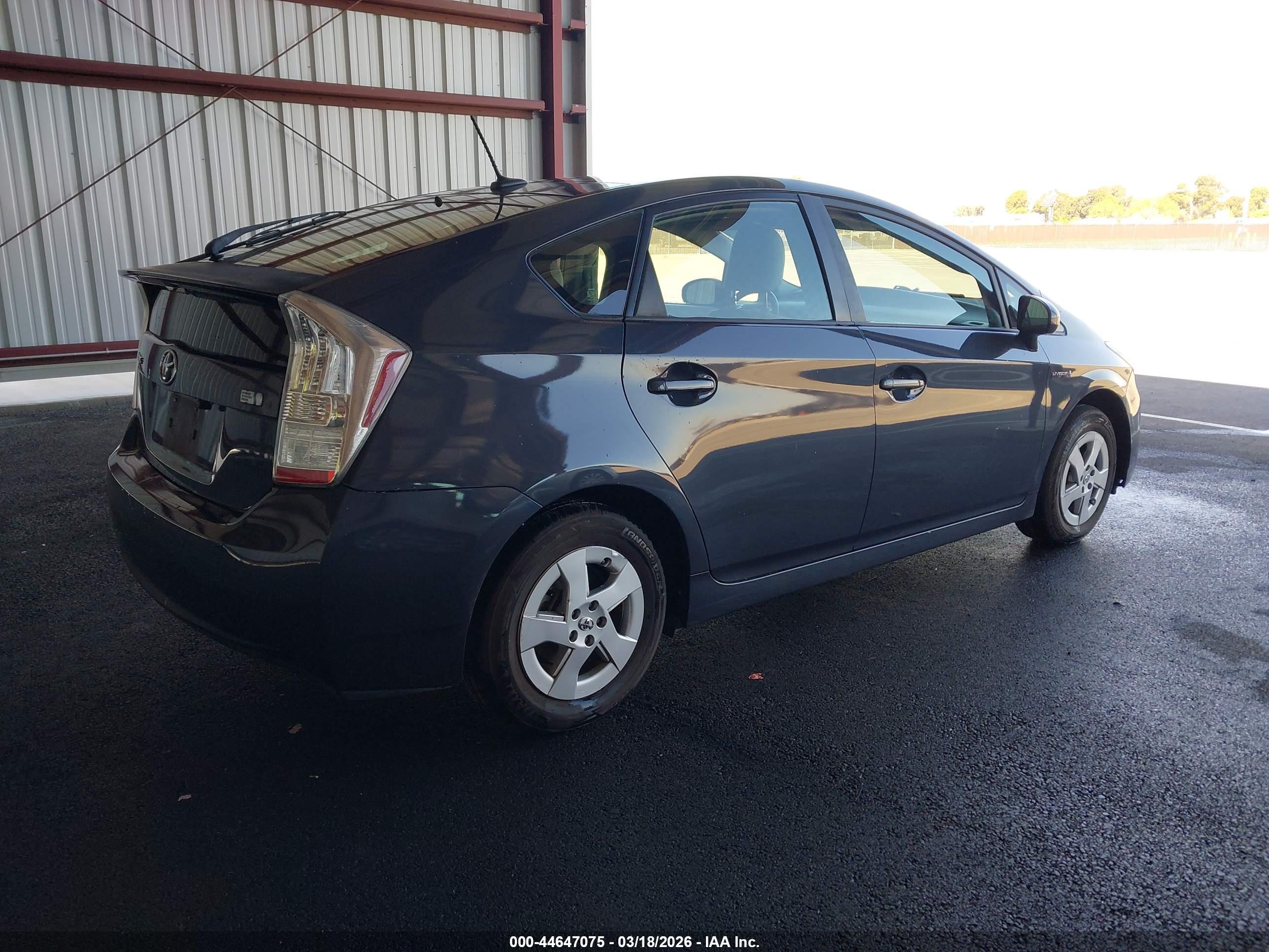 TOYOTA PRIUS image 4