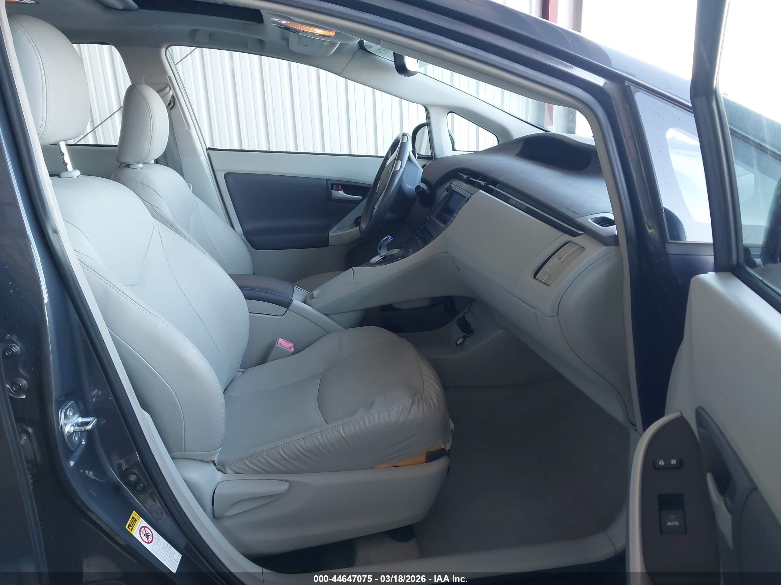 TOYOTA PRIUS image 5