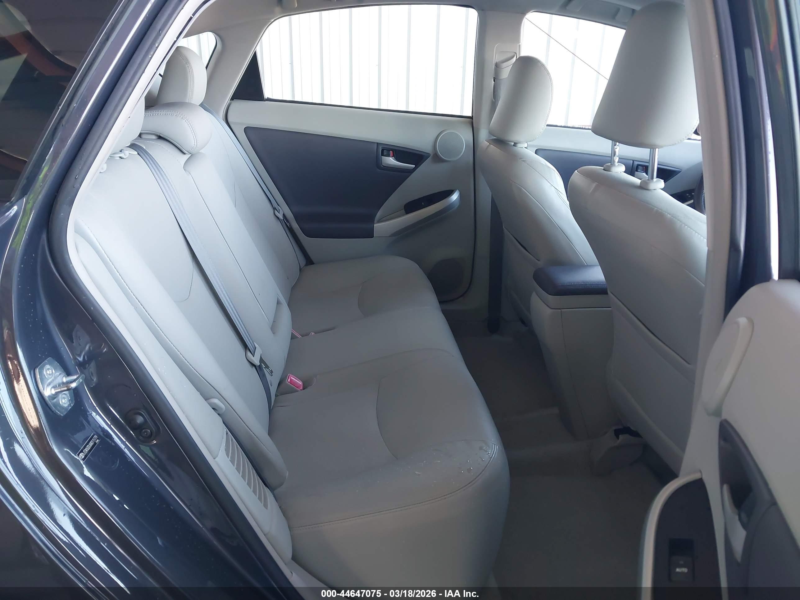 TOYOTA PRIUS image 8