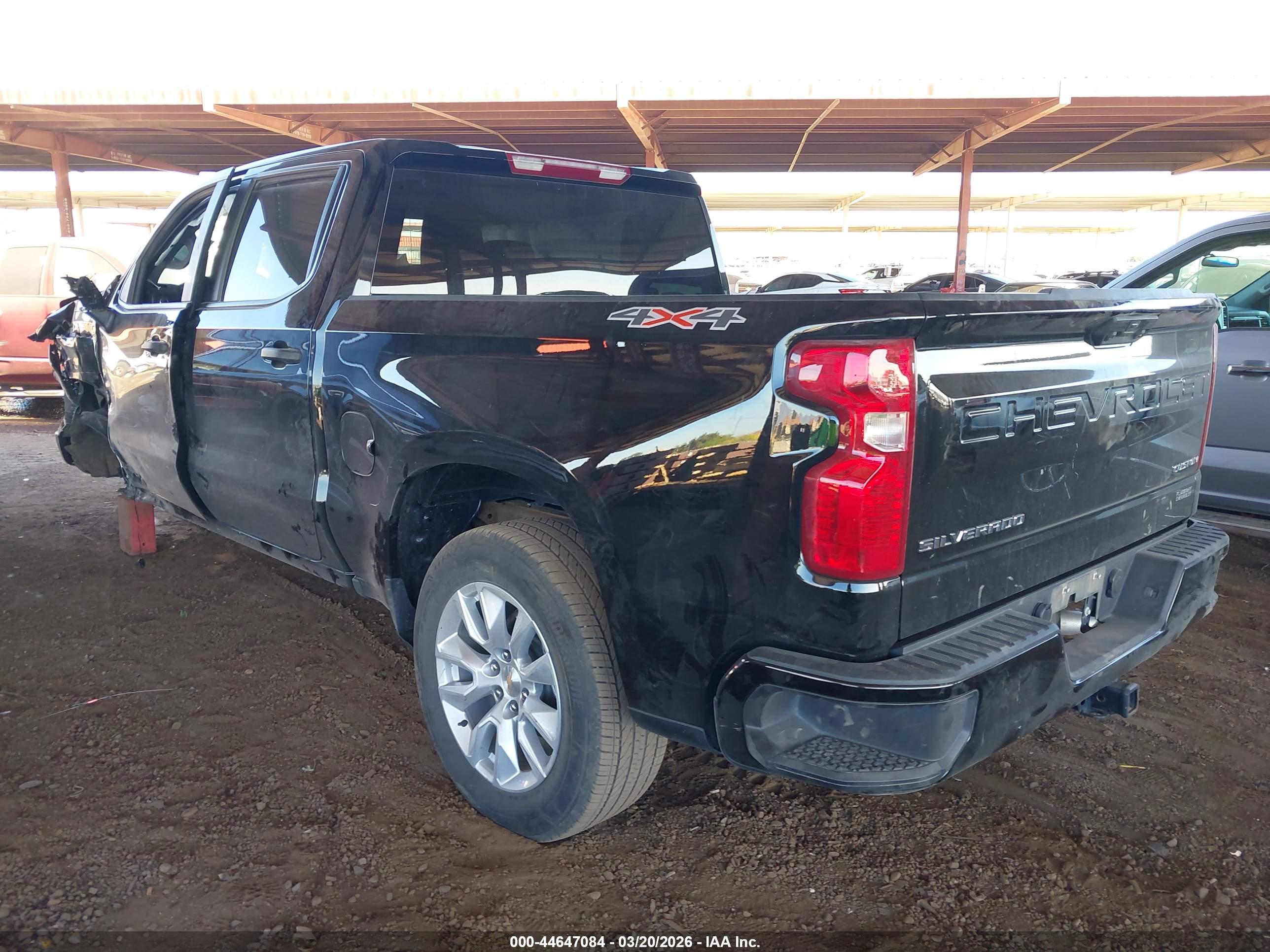 CHEVROLET SILVERADO image 3