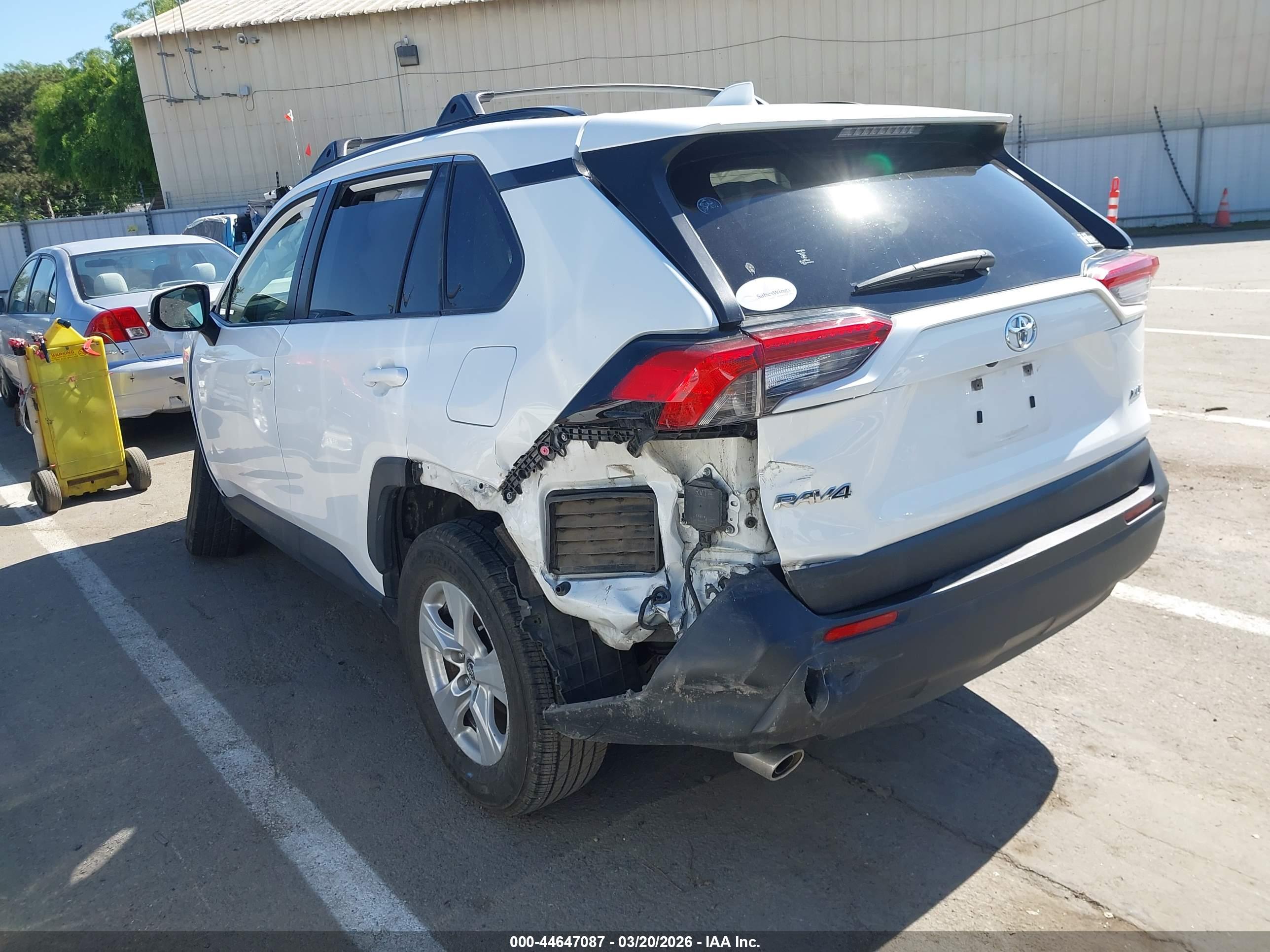 TOYOTA RAV4 image 3