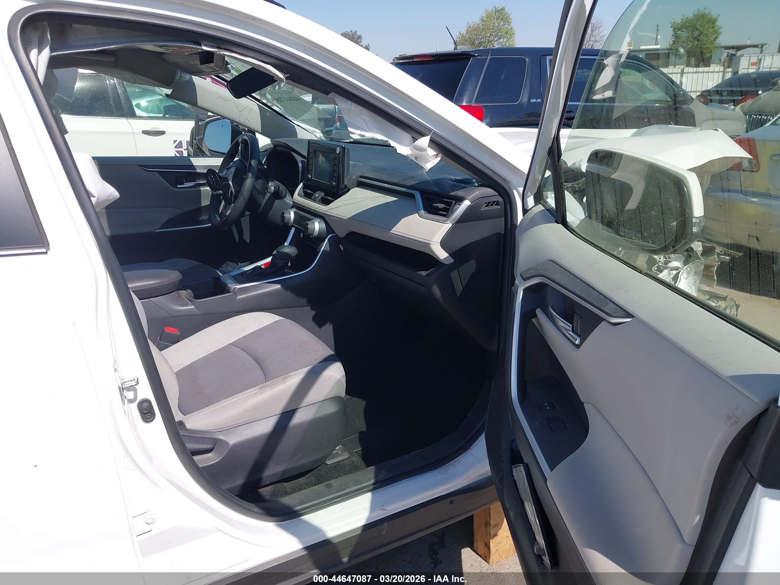 TOYOTA RAV4 image 5