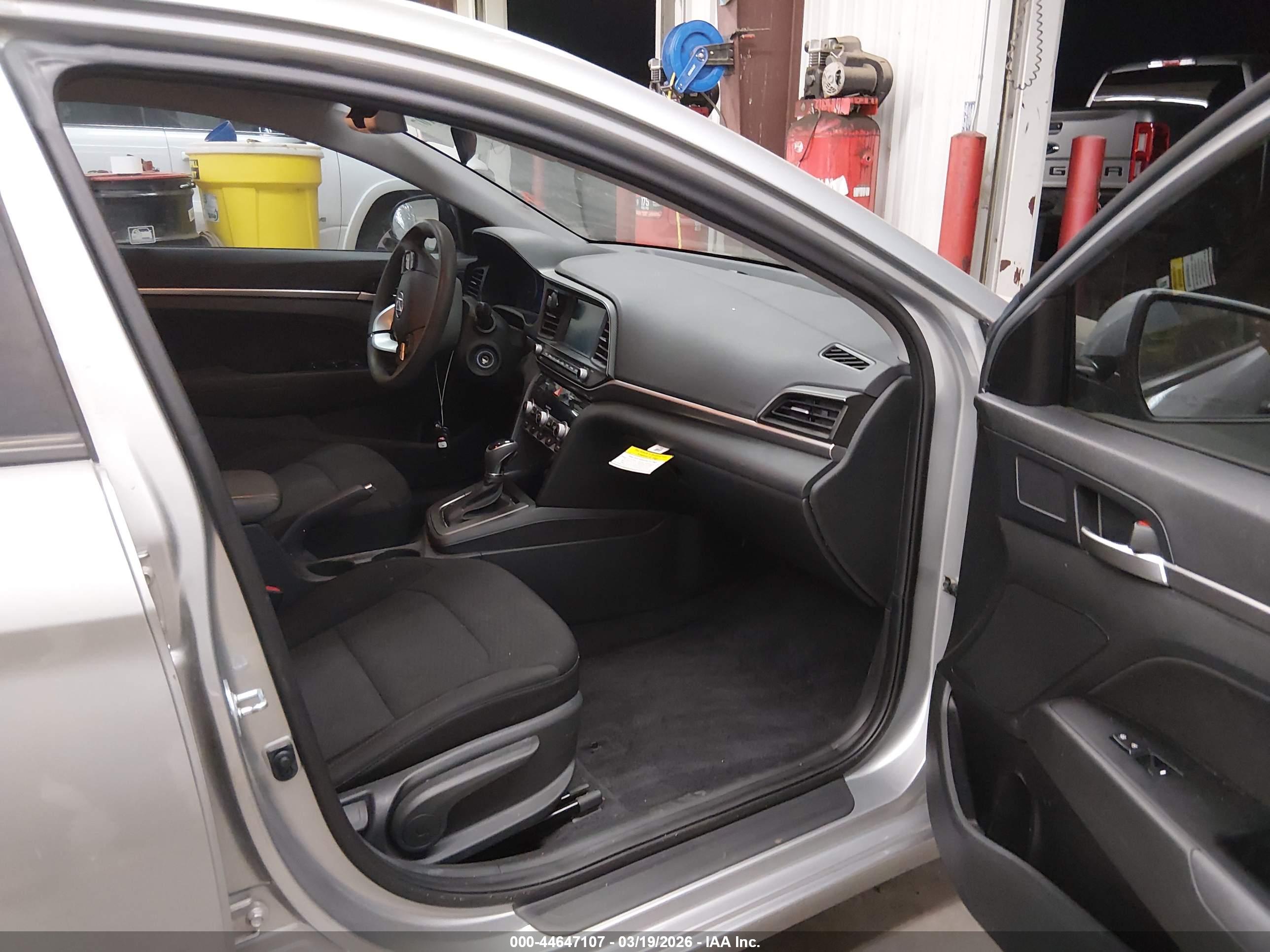HYUNDAI ELANTRA image 5