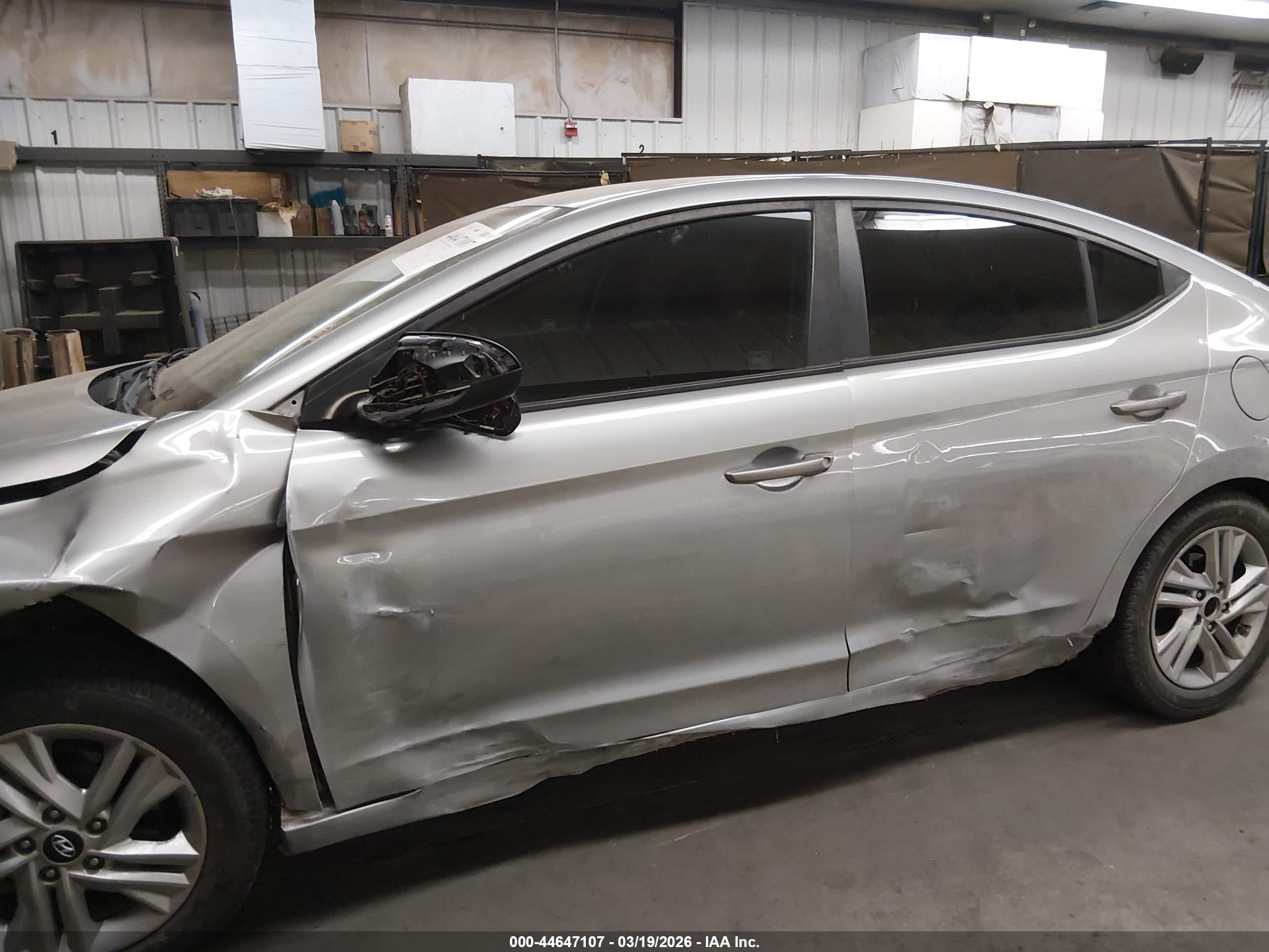 HYUNDAI ELANTRA image 6