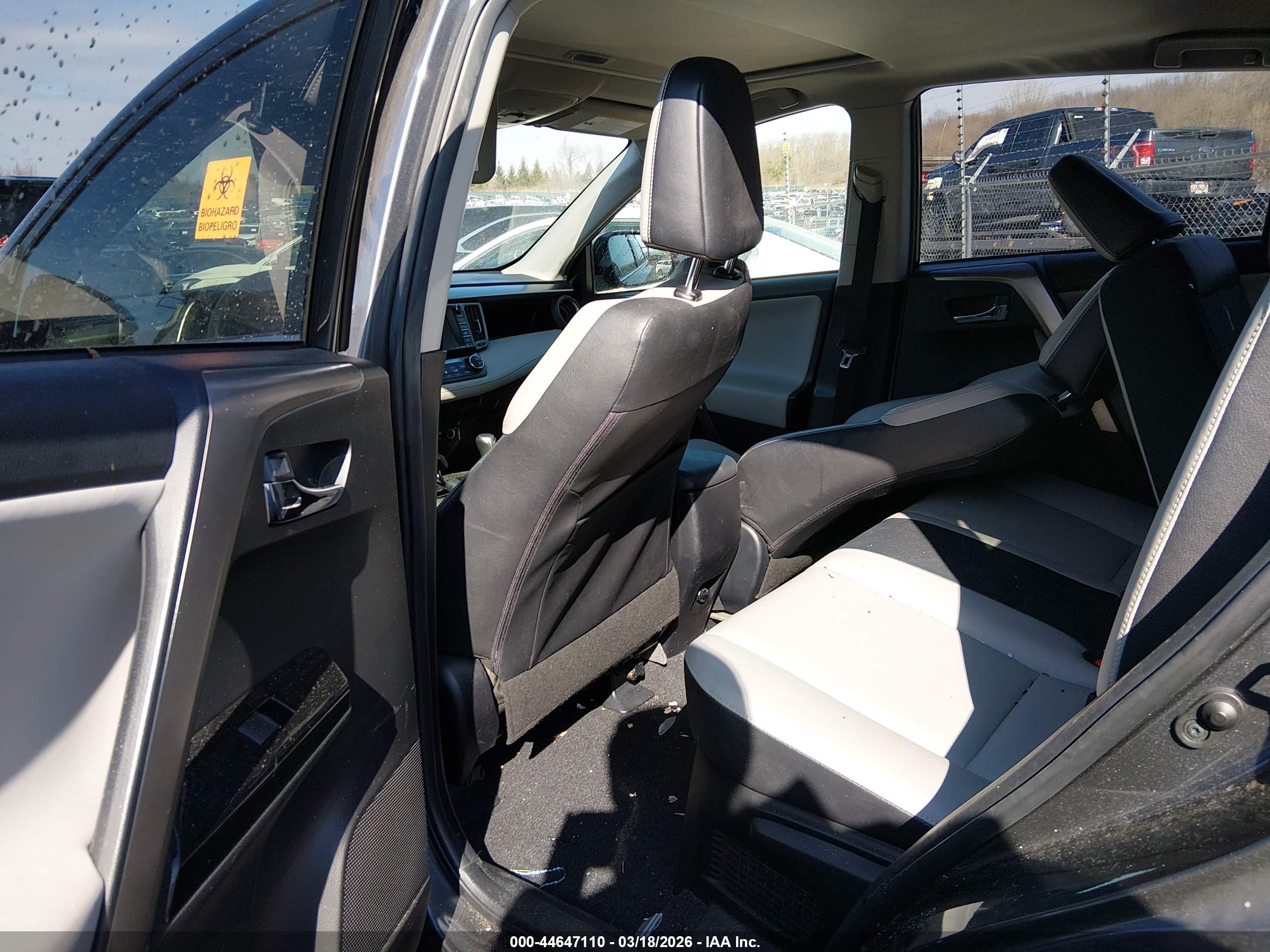 TOYOTA RAV4 image 8