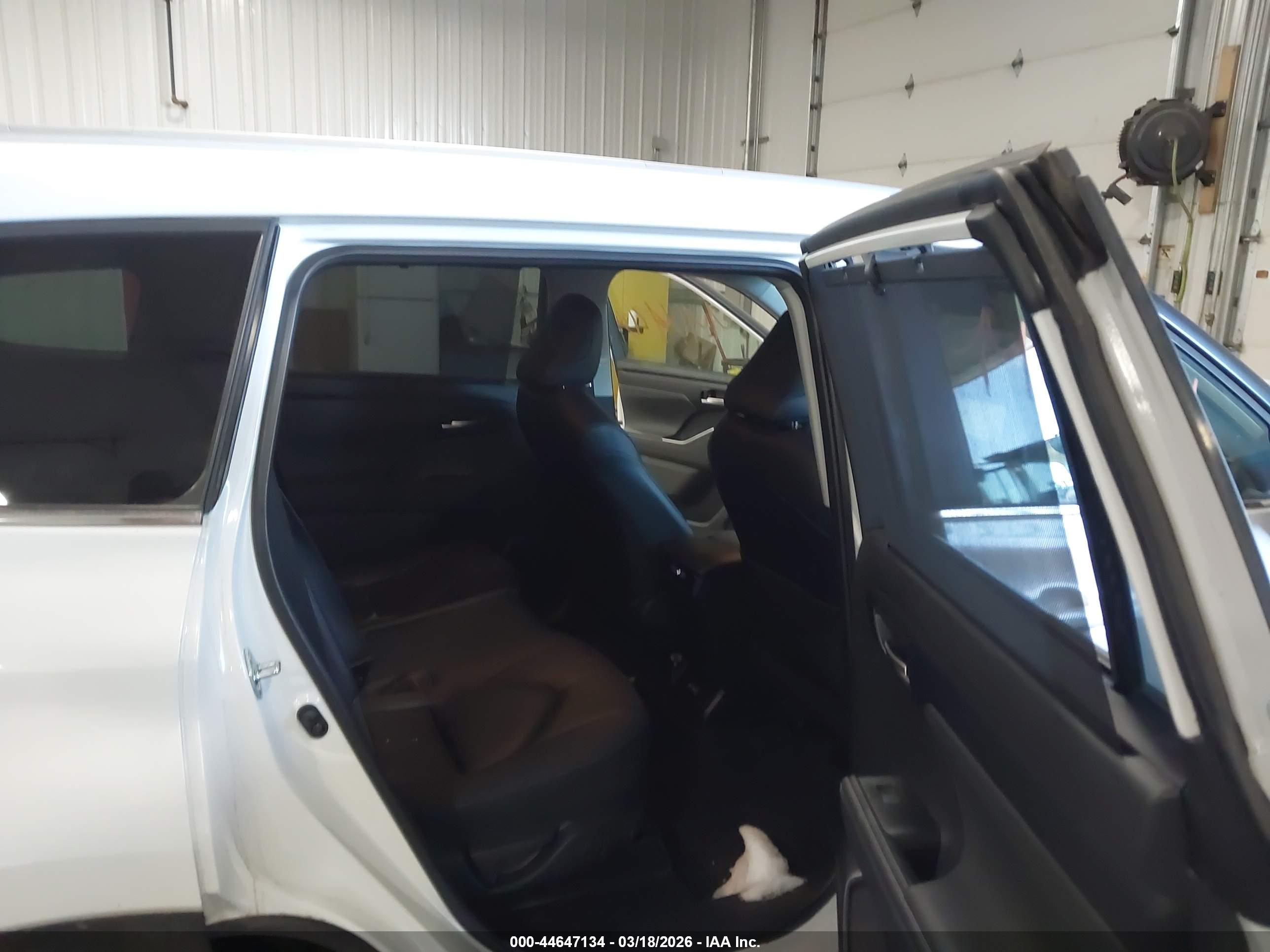 TOYOTA HIGHLANDER image 8