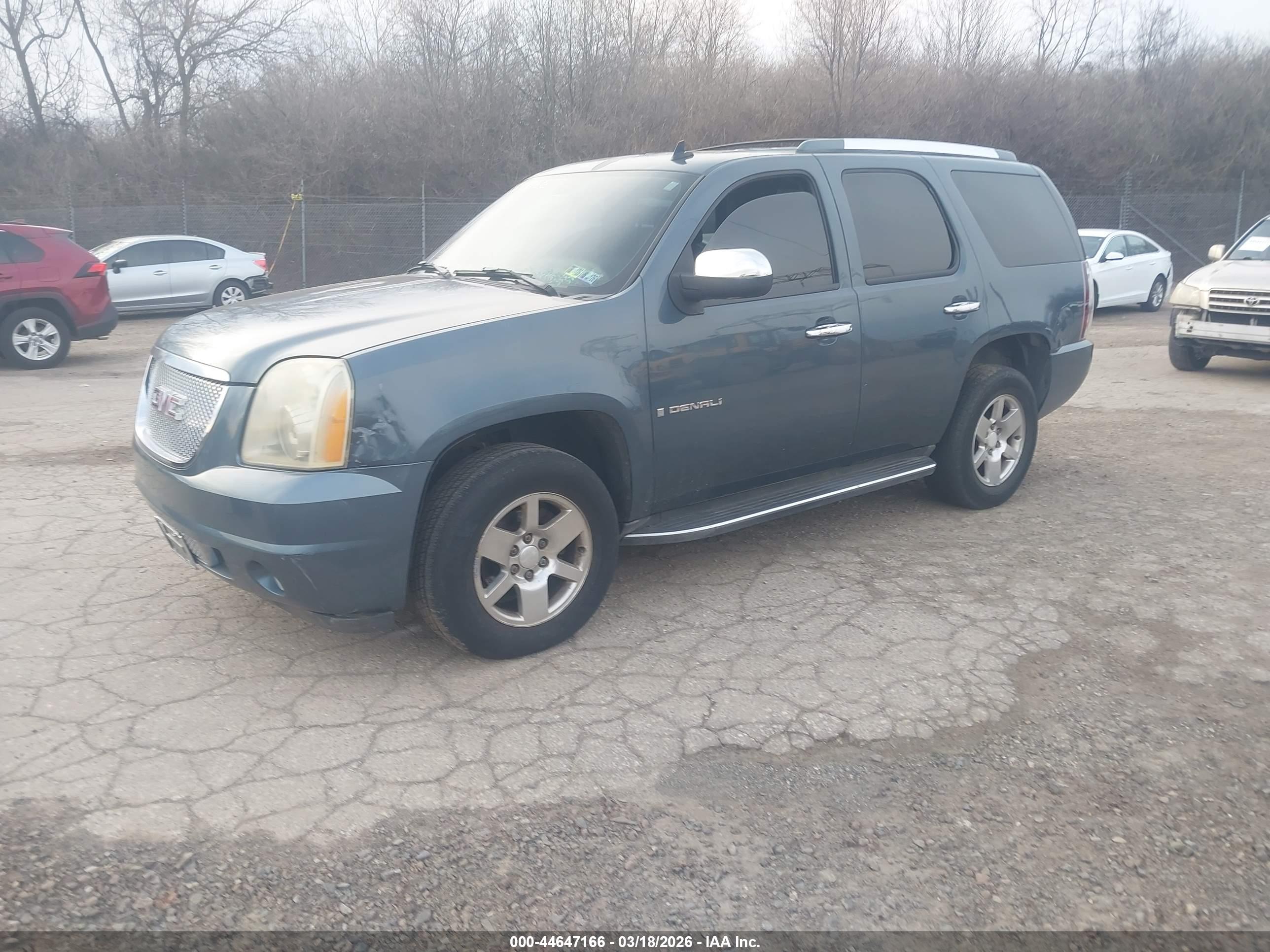 GMC YUKON image 2