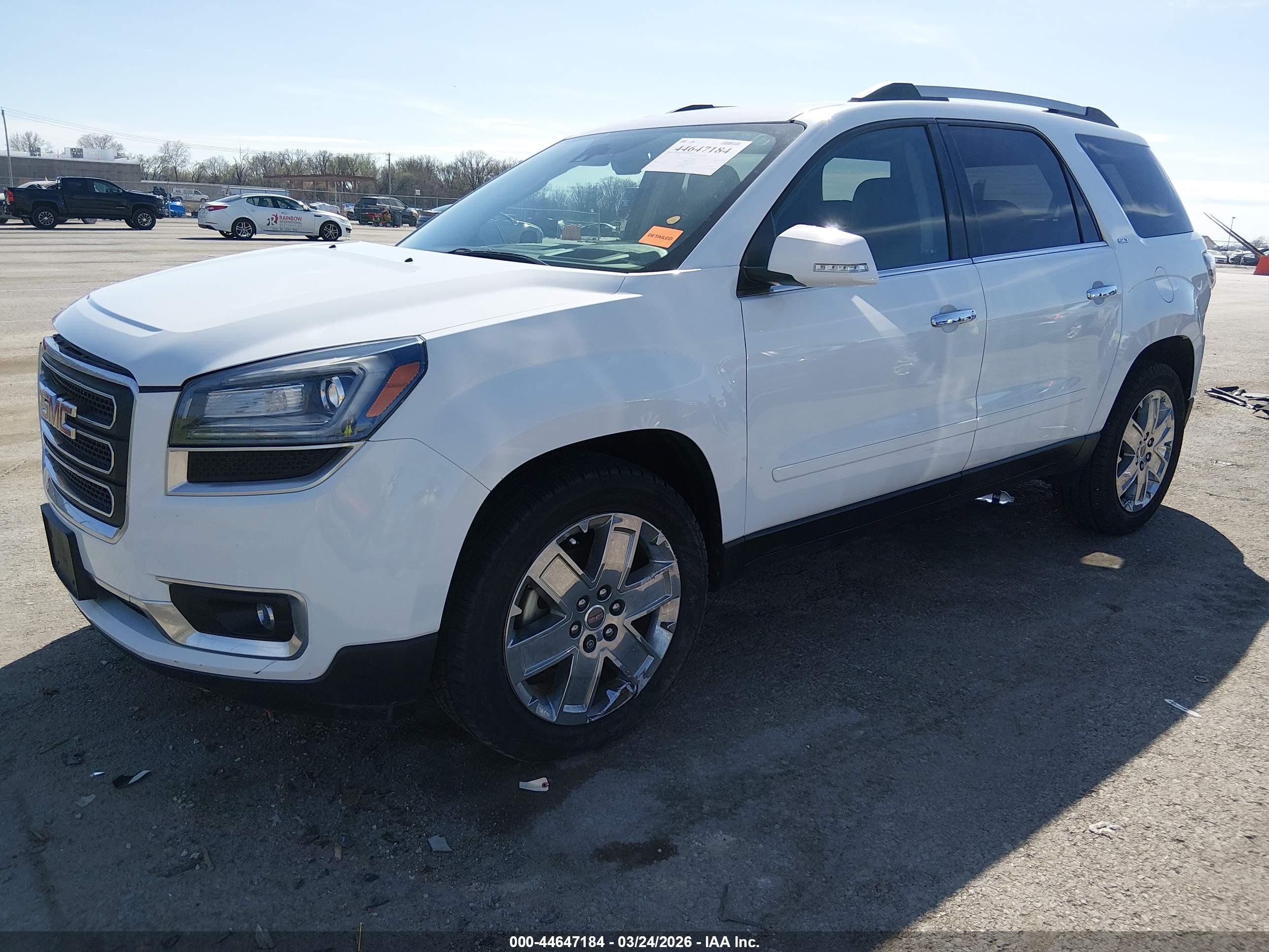 GMC ACADIA image 2