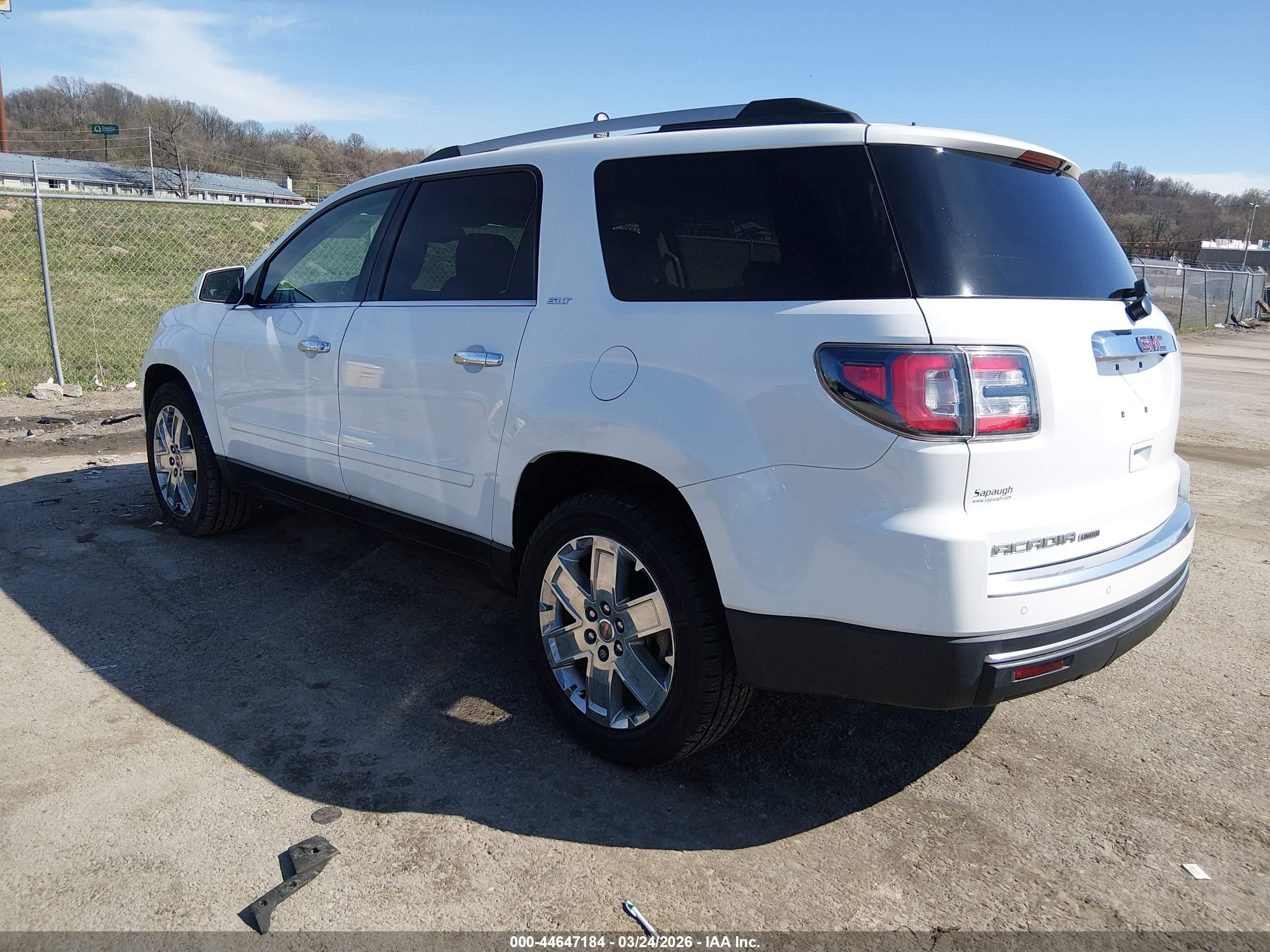 GMC ACADIA image 3