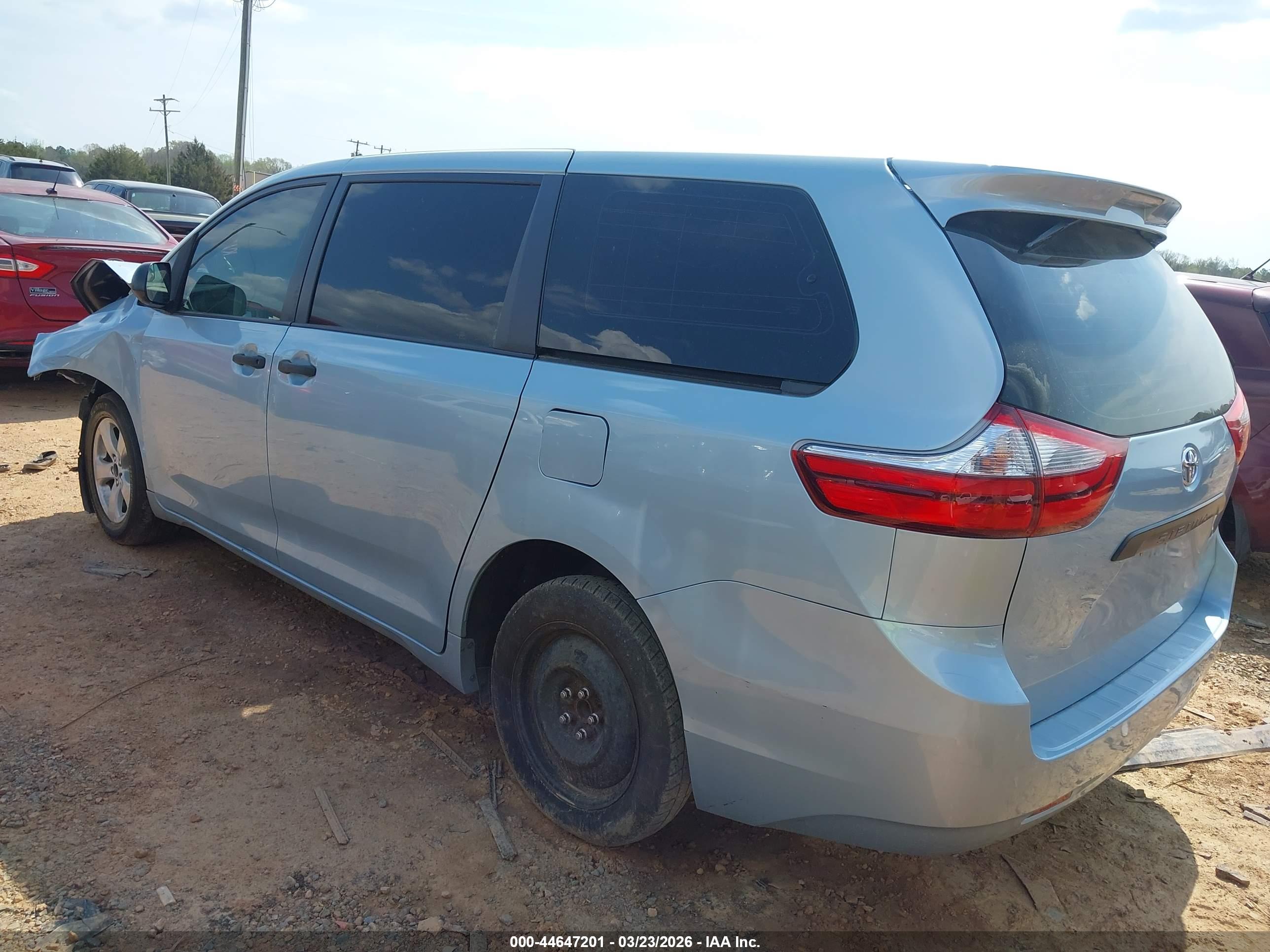 TOYOTA SIENNA image 3