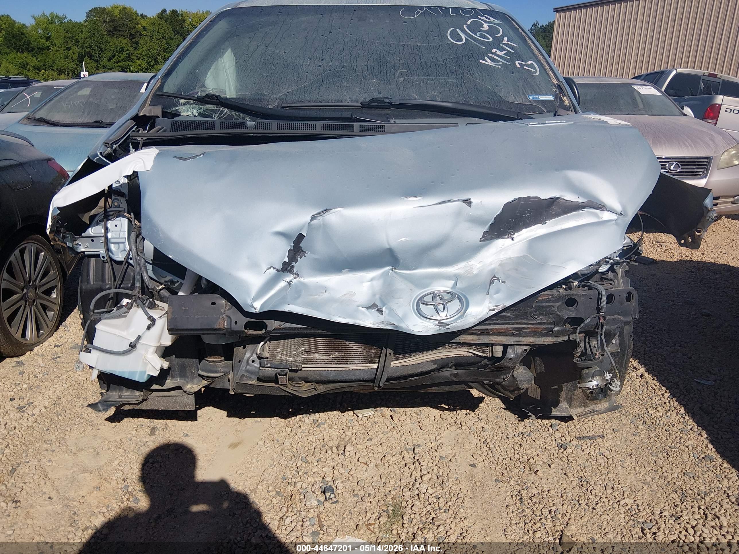 TOYOTA SIENNA image 6