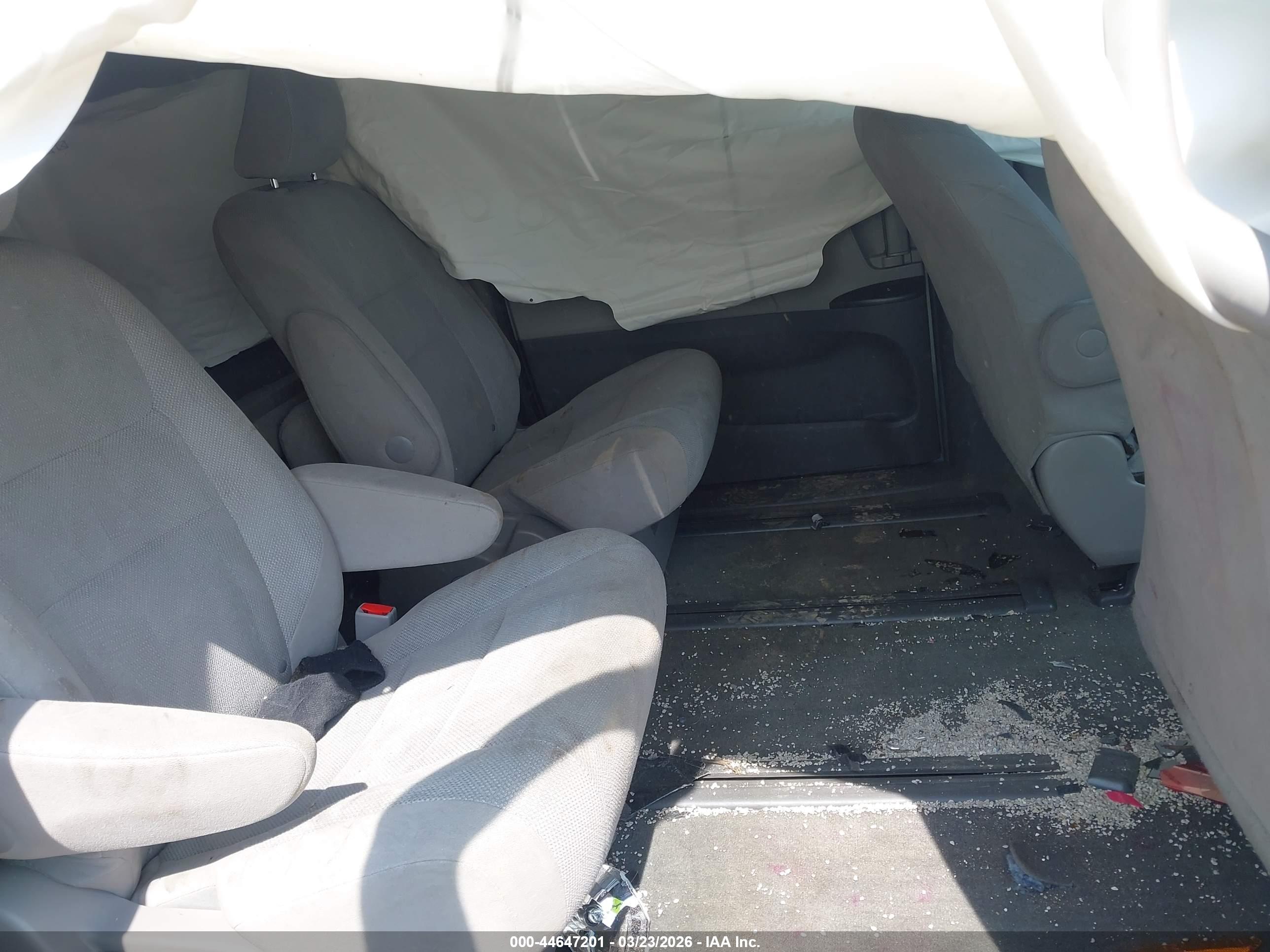 TOYOTA SIENNA image 8