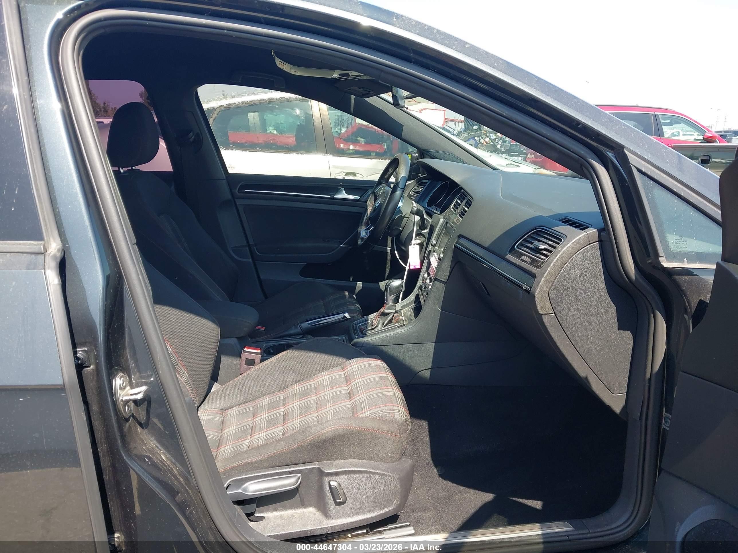 VOLKSWAGEN GOLF image 5