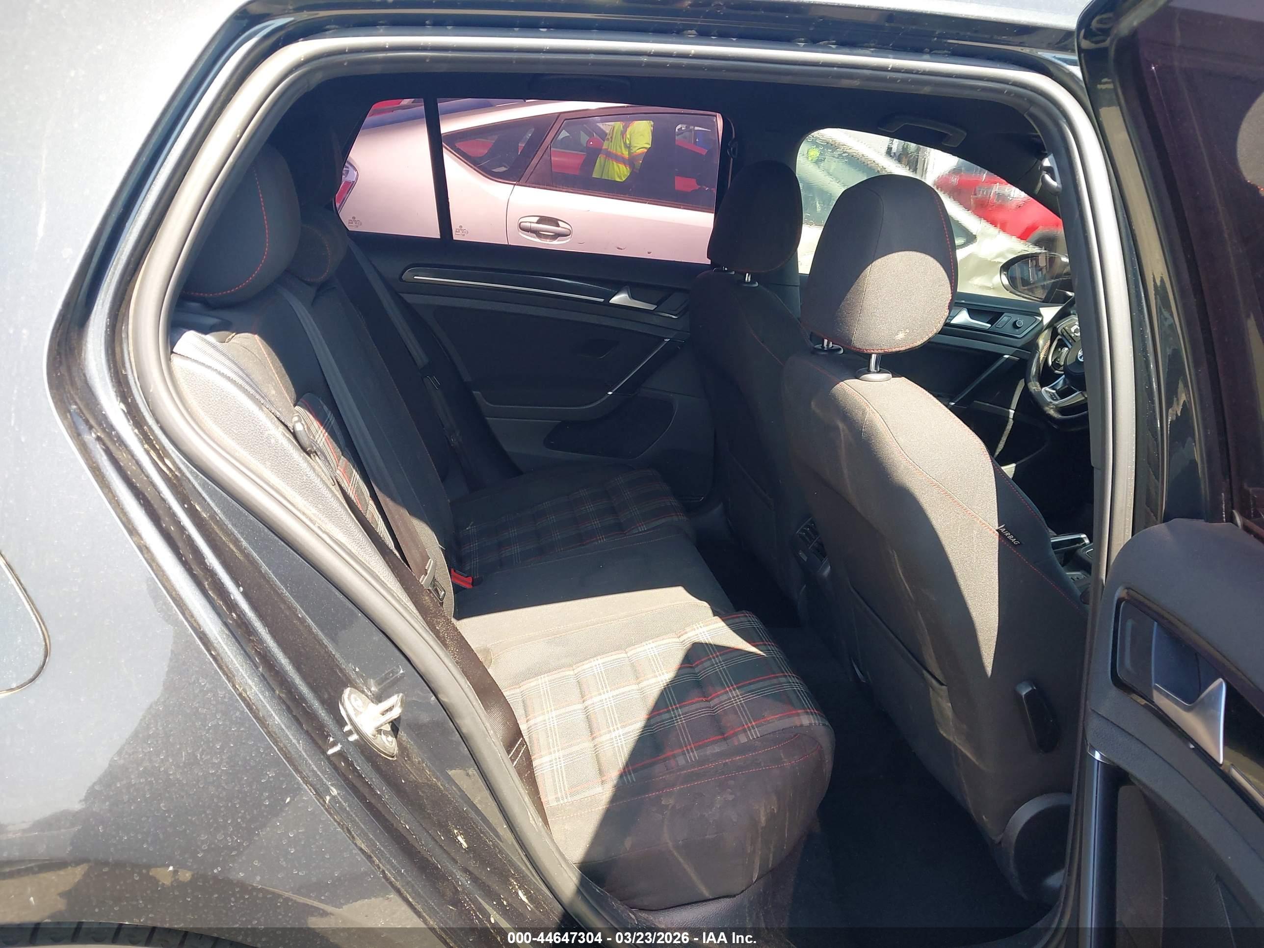 VOLKSWAGEN GOLF image 8