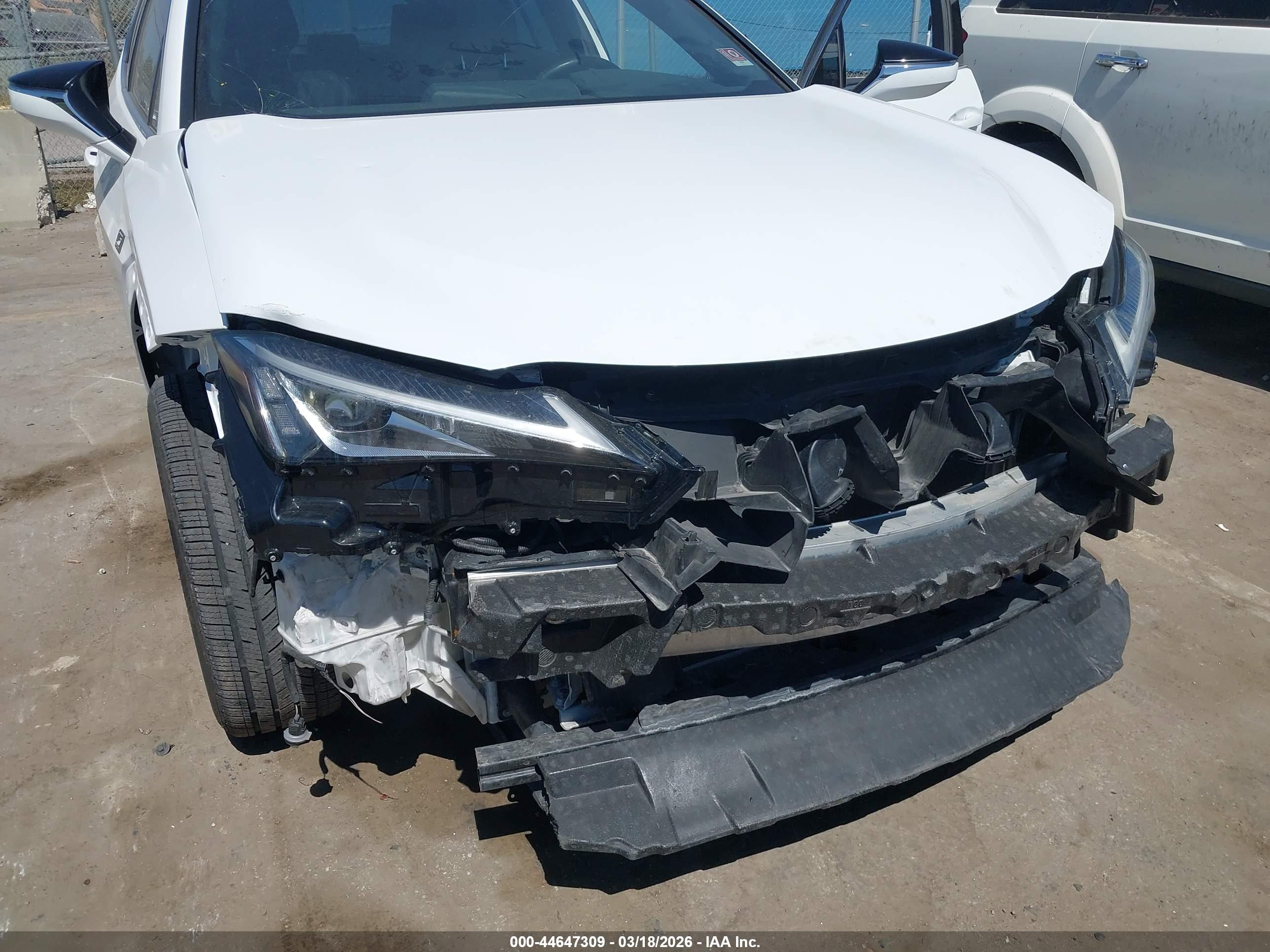 LEXUS UX image 6