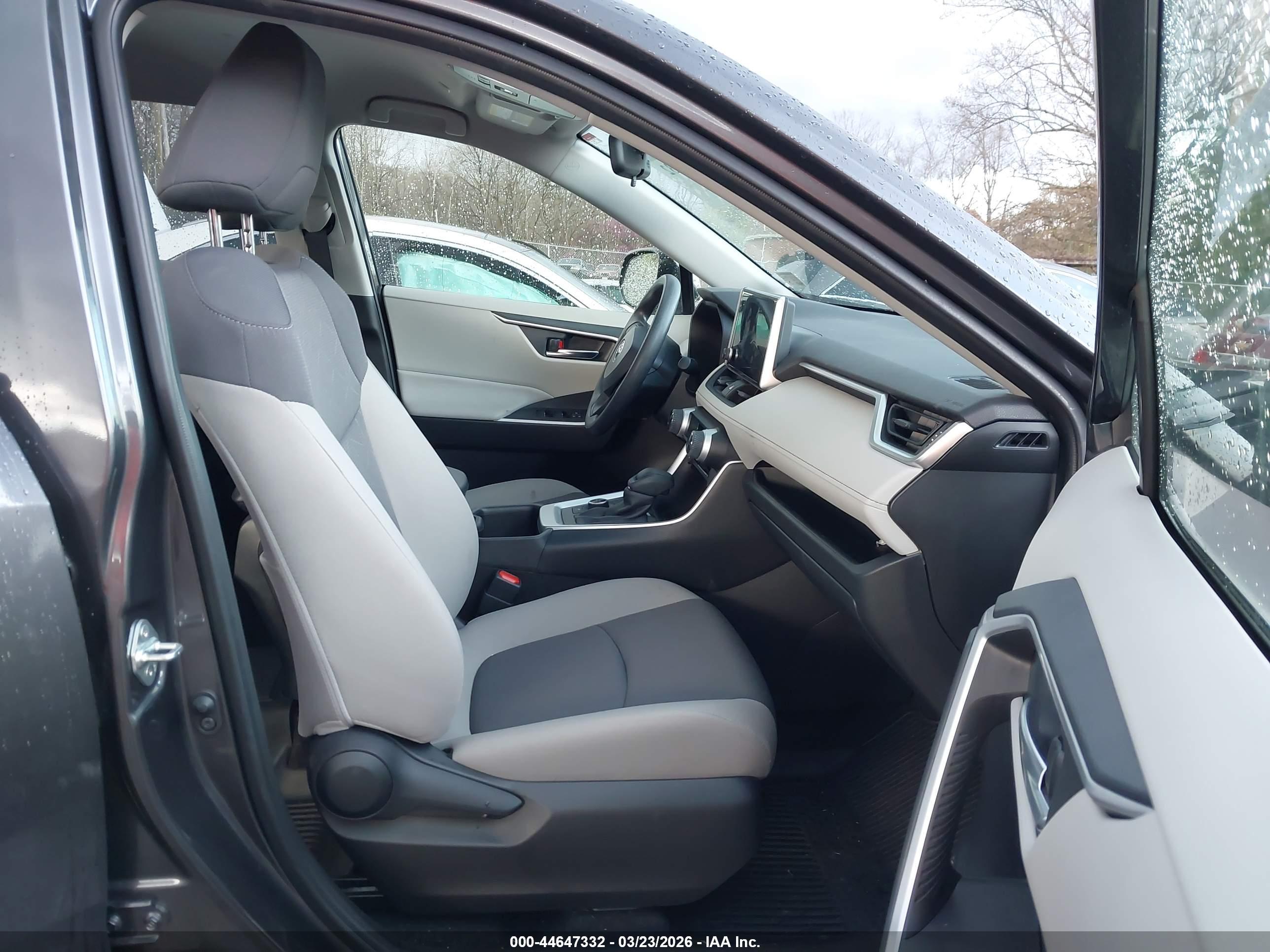 TOYOTA RAV4 image 5
