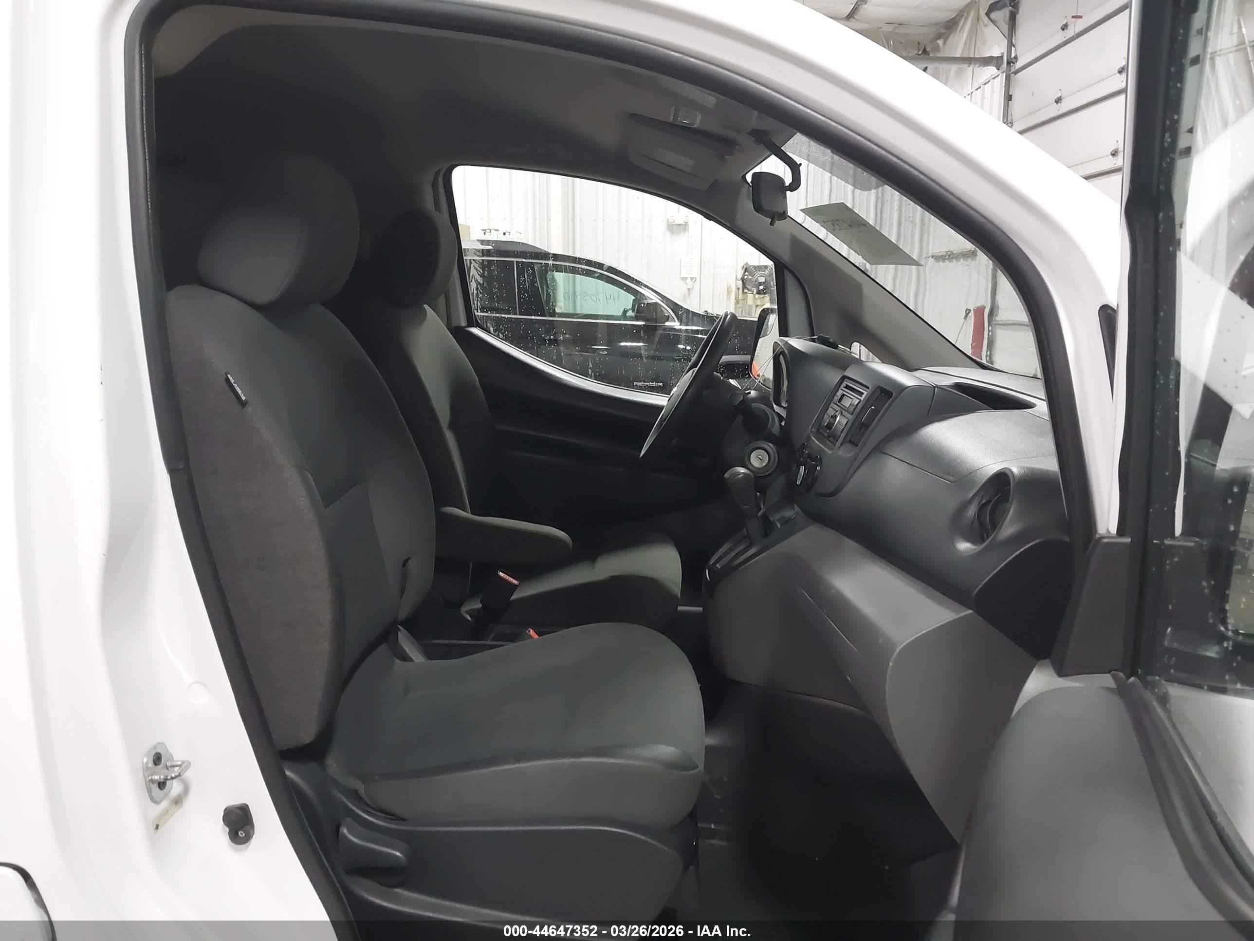 NISSAN NV200 image 5