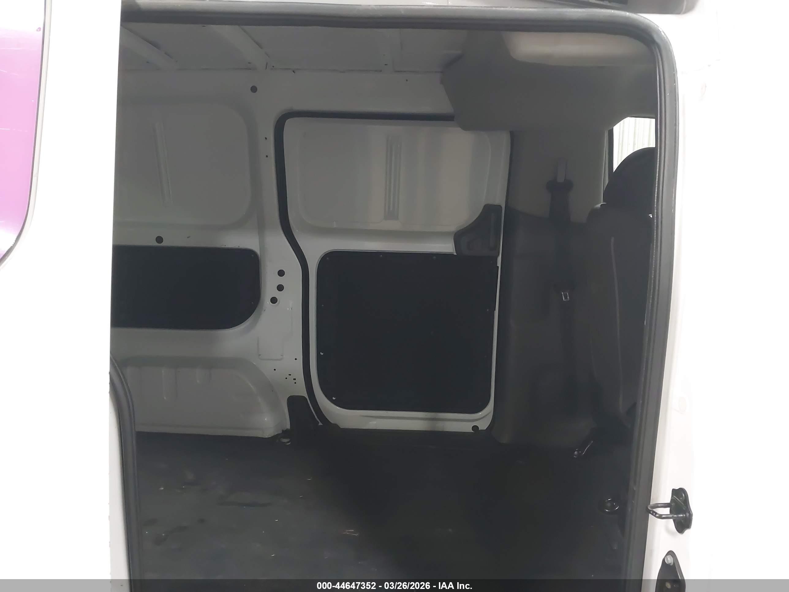NISSAN NV200 image 8