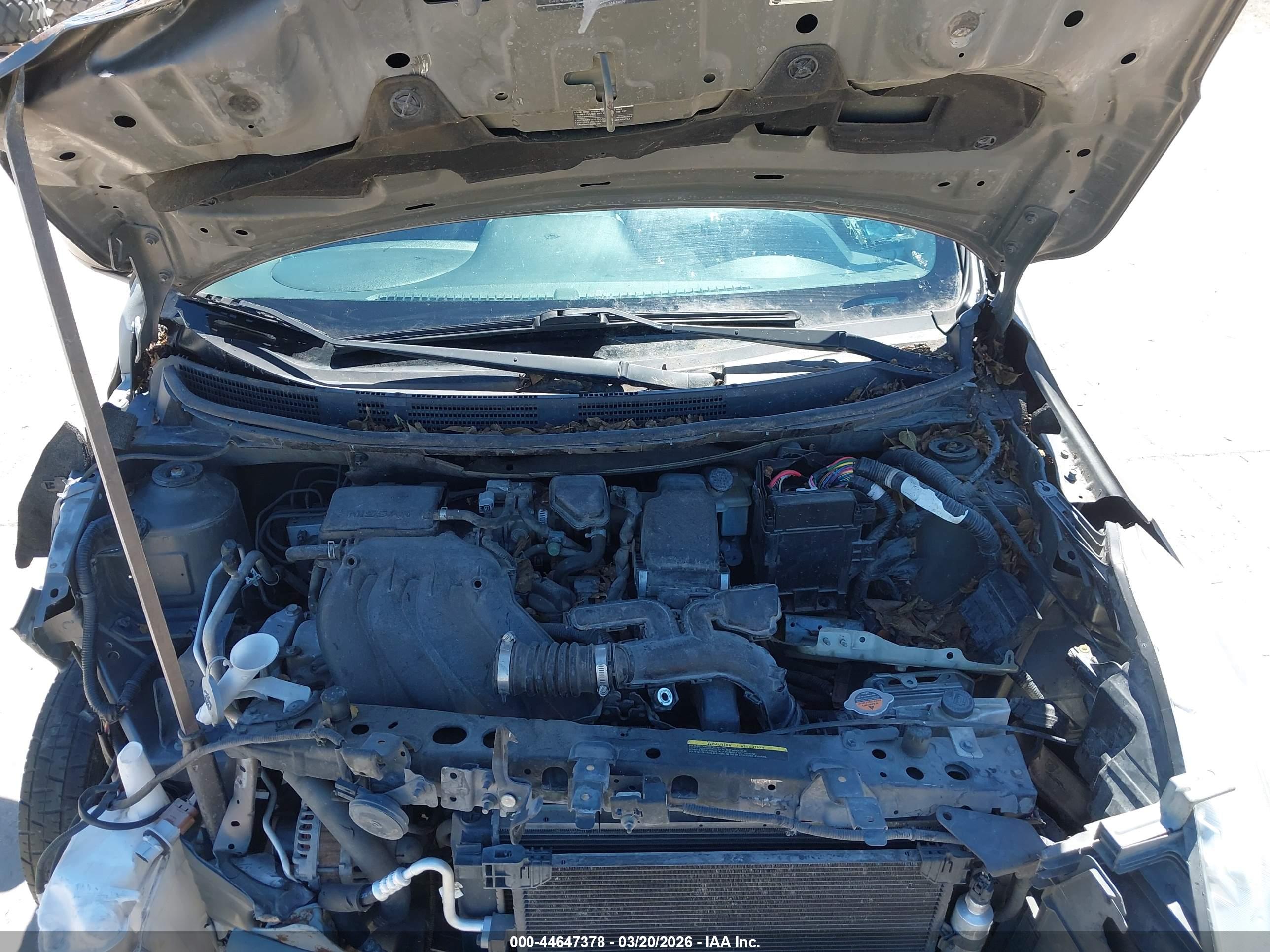 NISSAN VERSA image 10