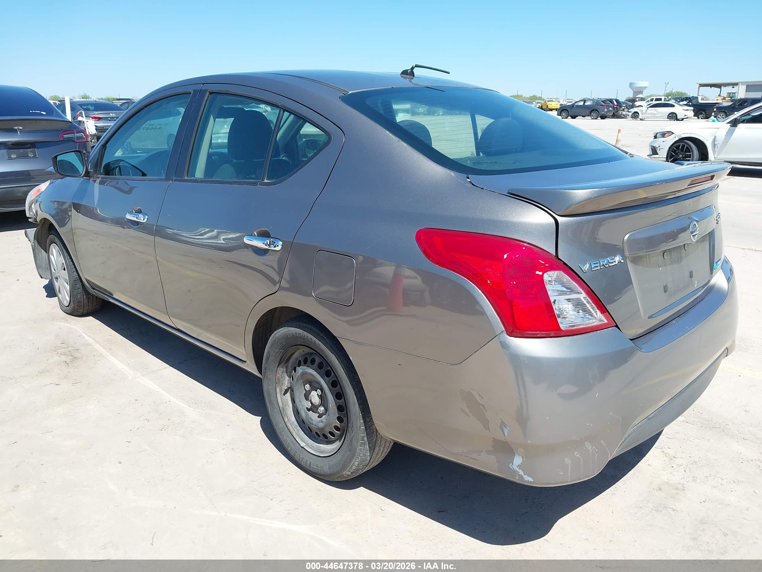 NISSAN VERSA image 3