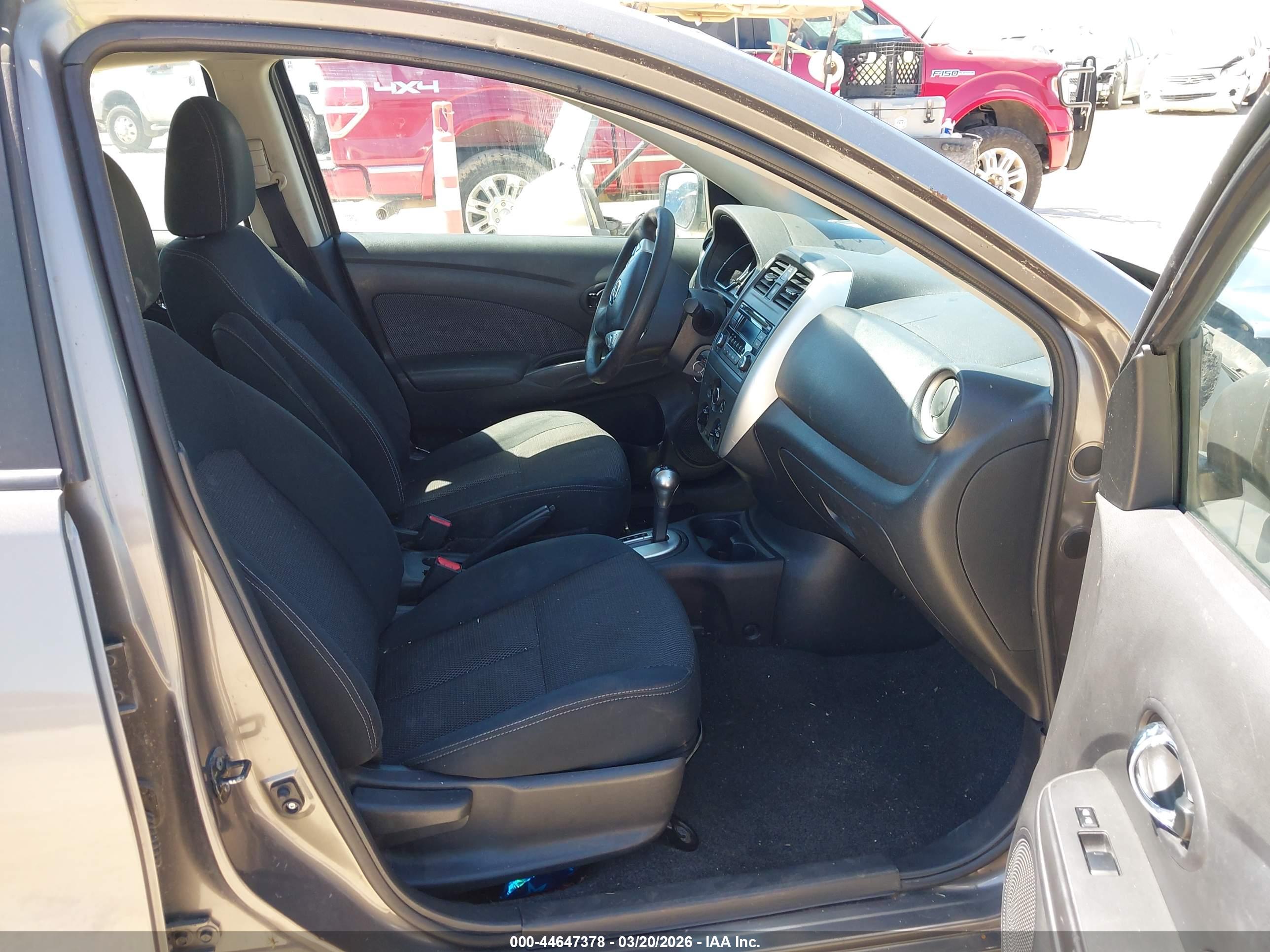 NISSAN VERSA image 5