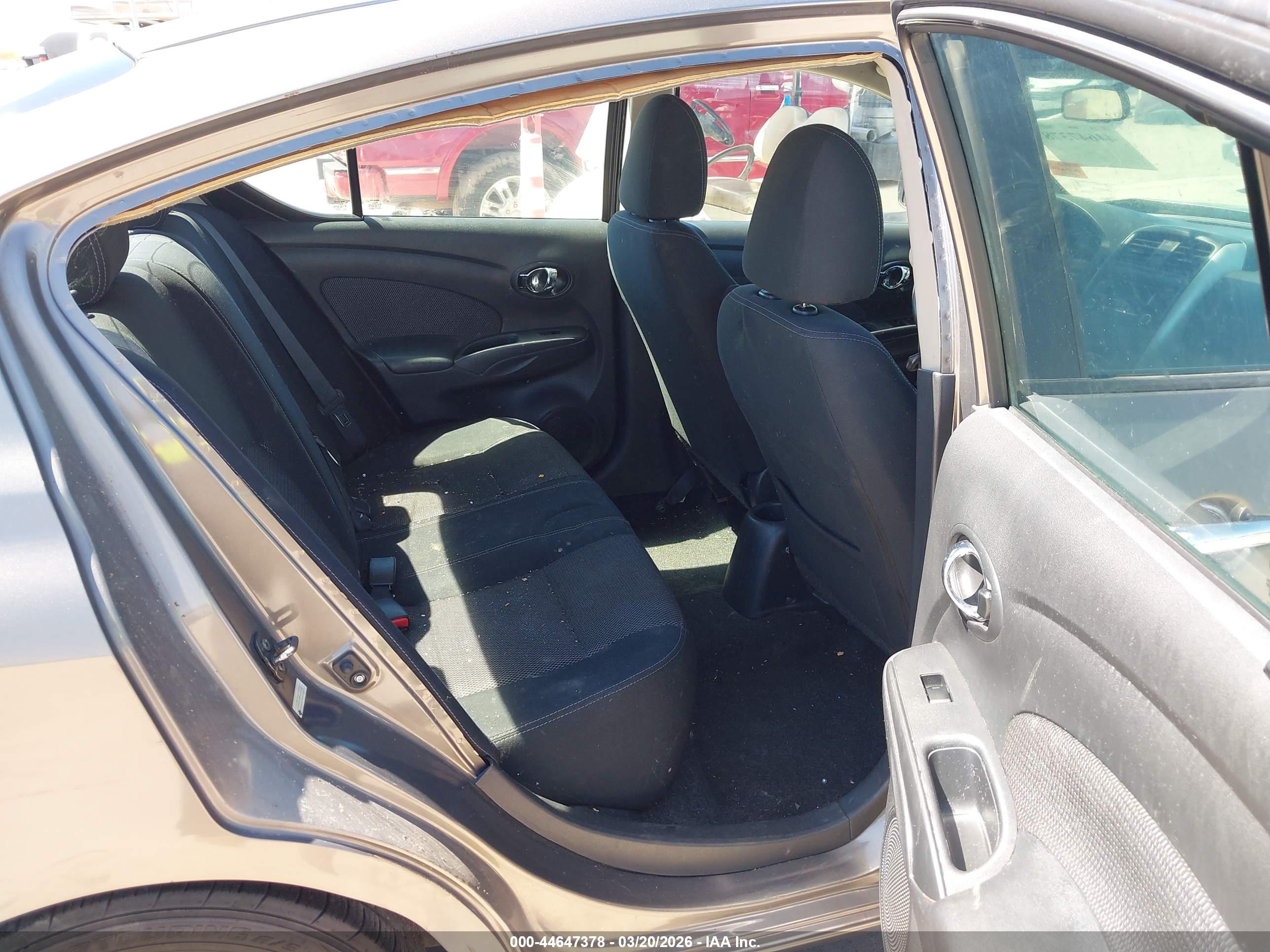 NISSAN VERSA image 8