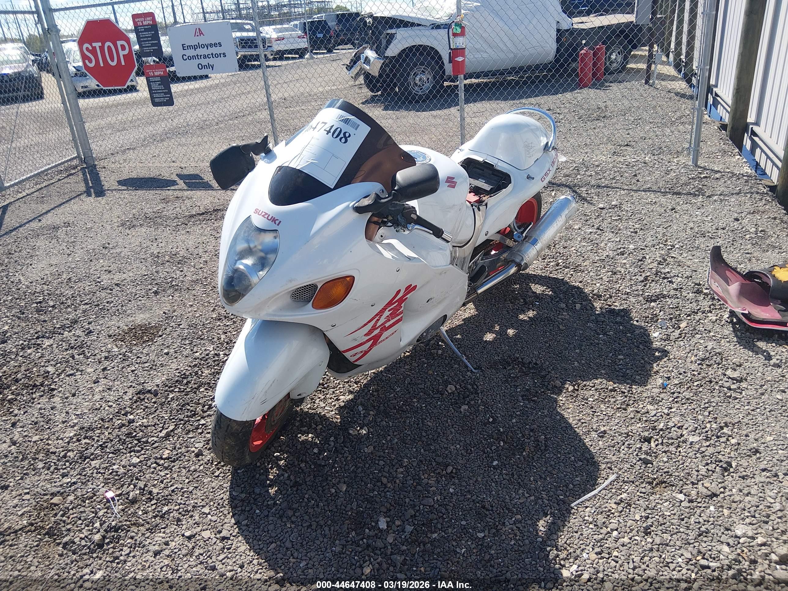 SUZUKI GSX1300 image 2