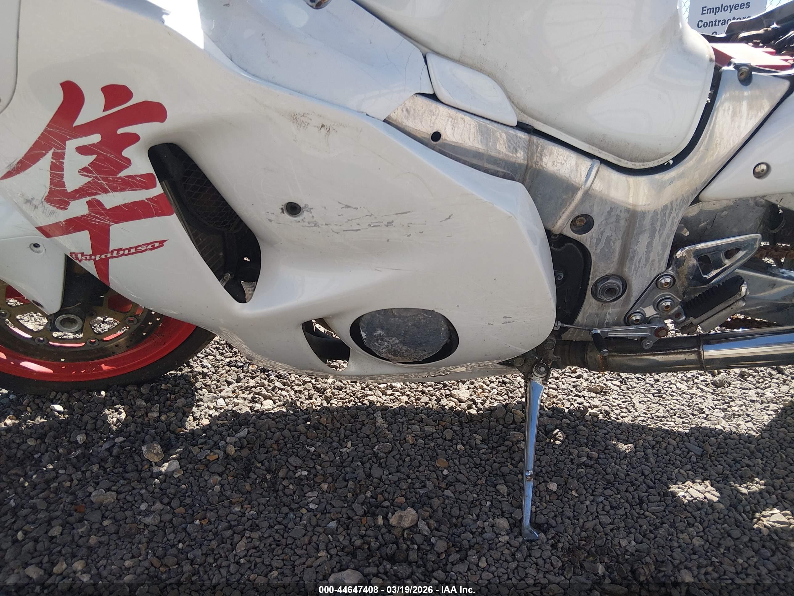 SUZUKI GSX1300 image 9