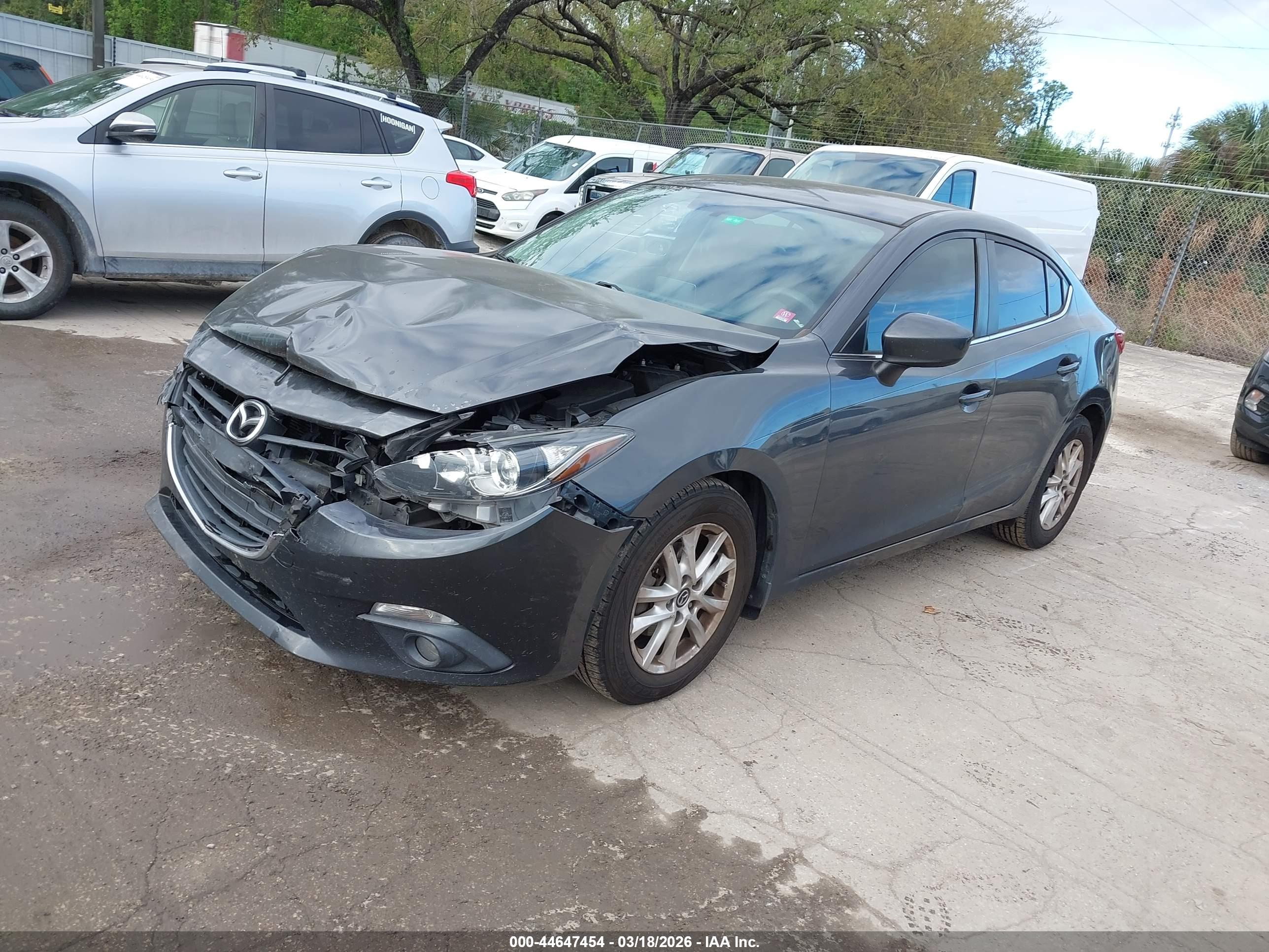 MAZDA MAZDA3 image 2