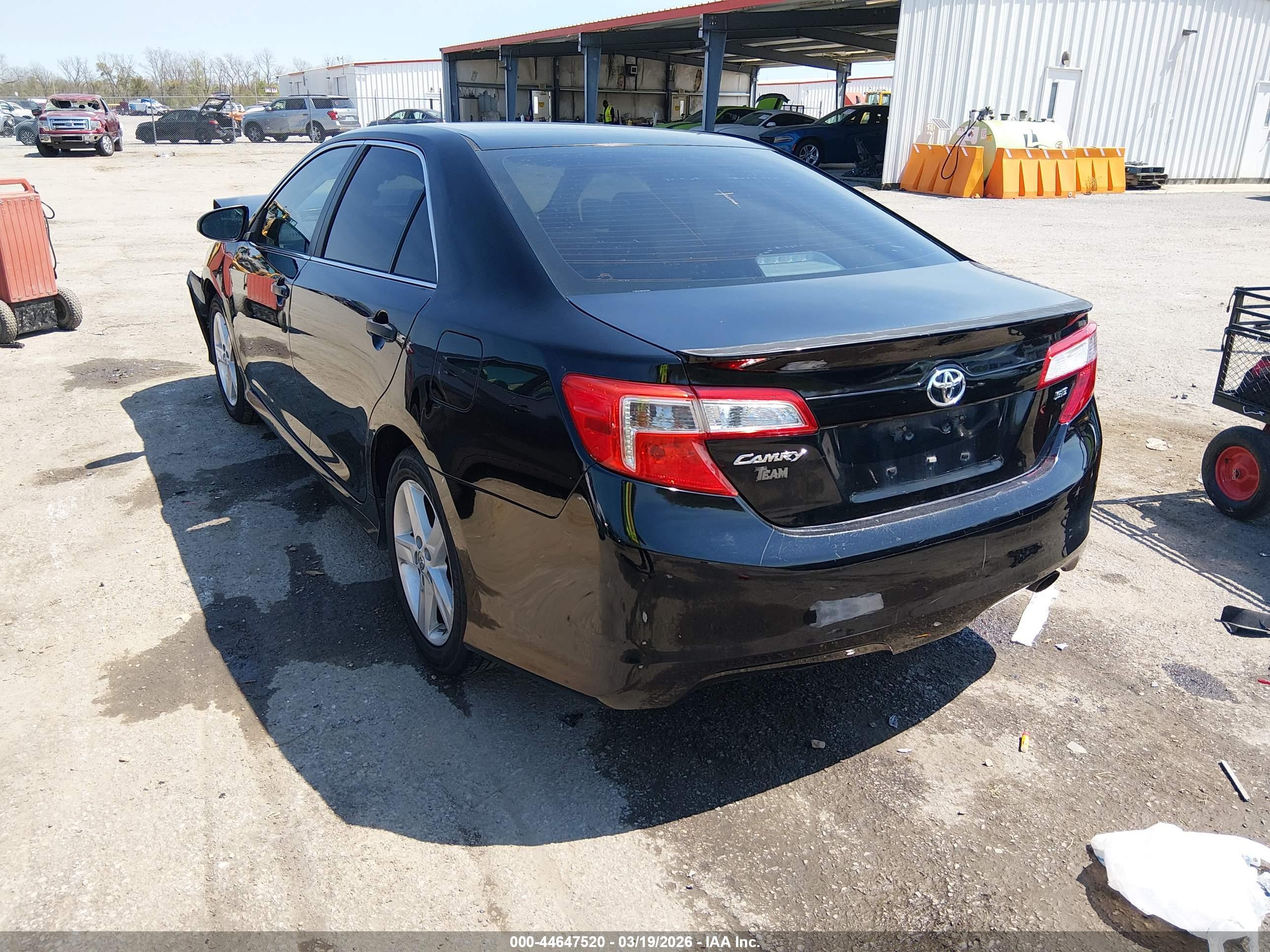 TOYOTA CAMRY image 3