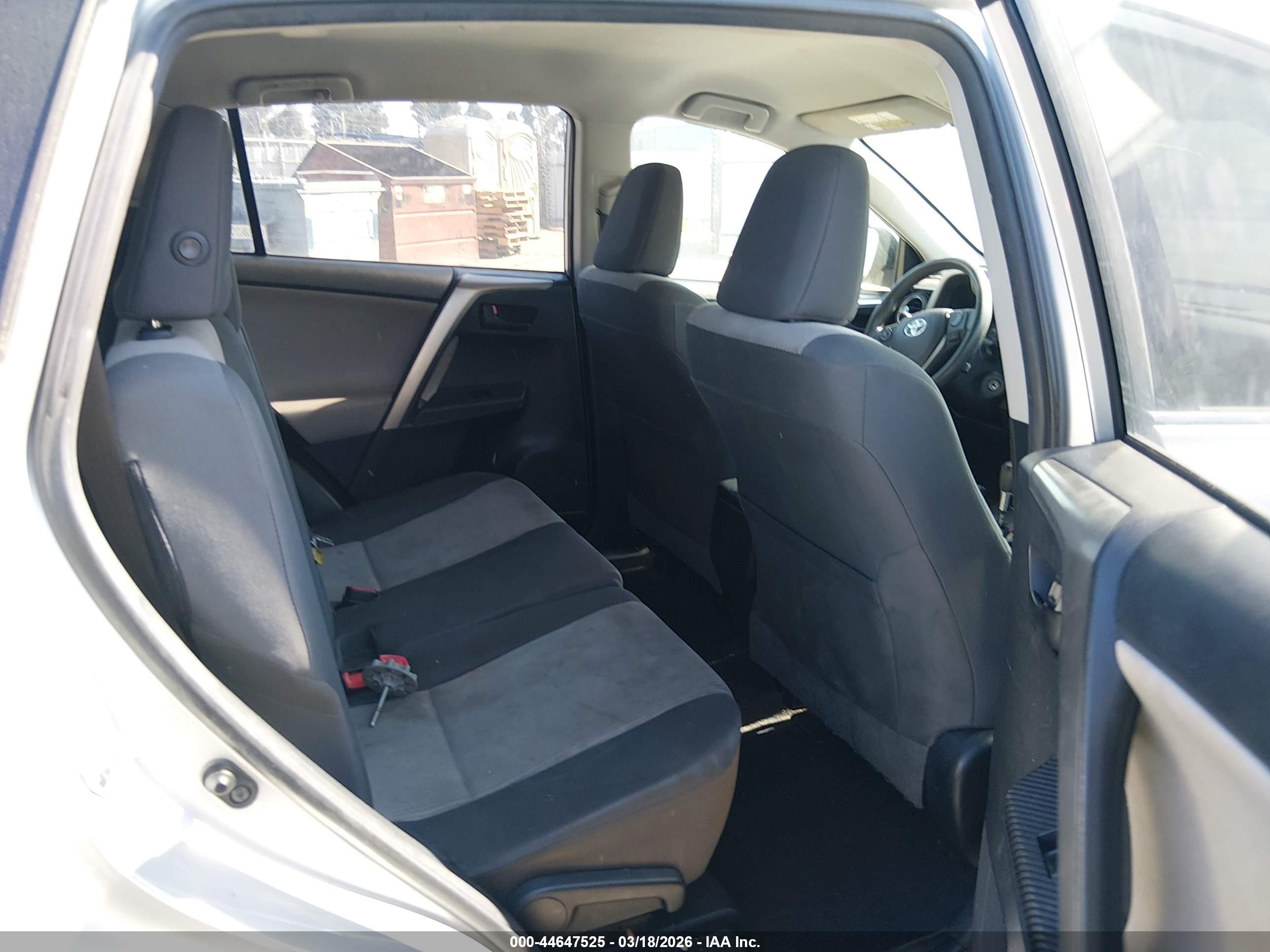 TOYOTA RAV4 image 8