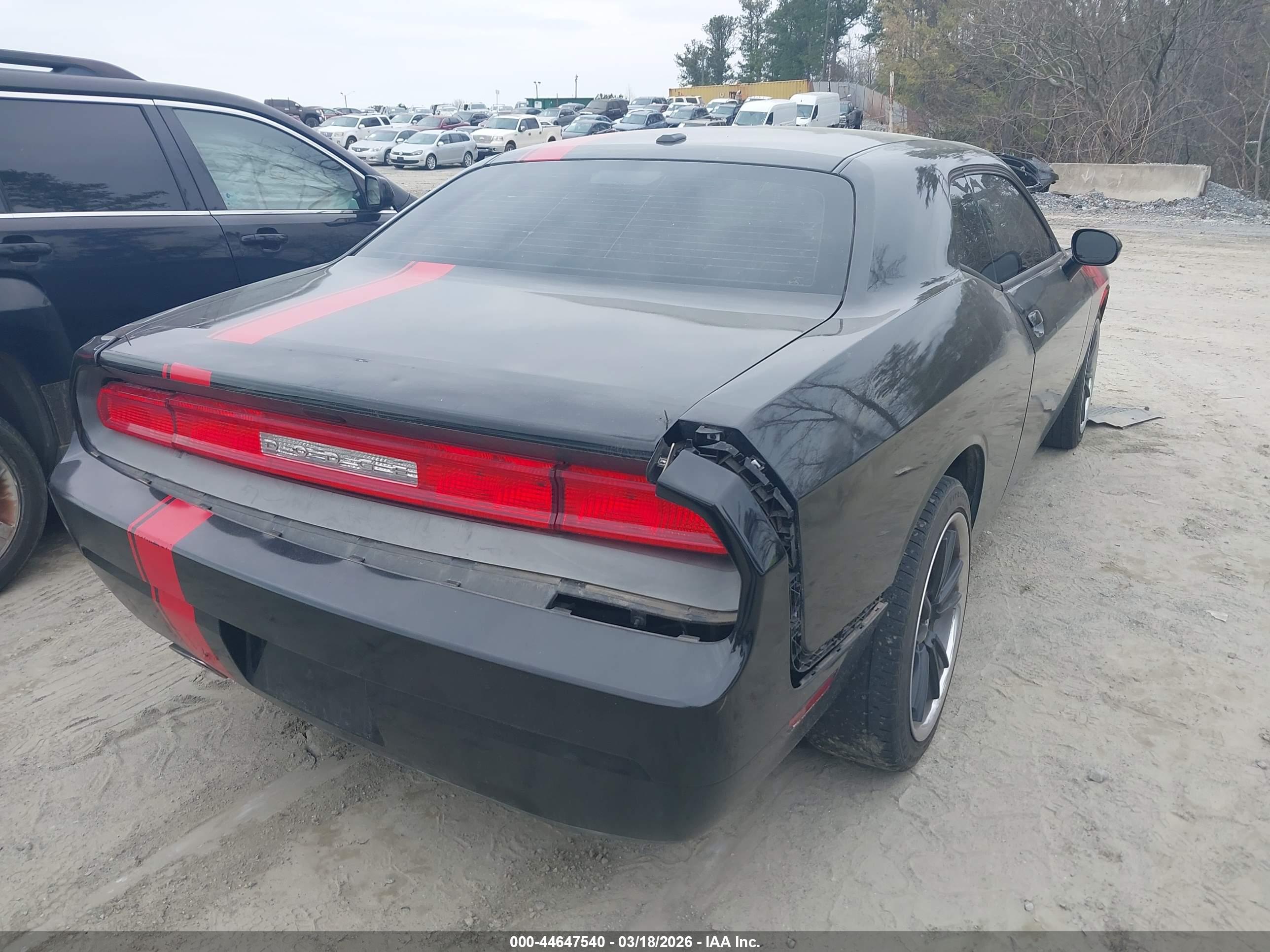 DODGE CHALLENGER image 4