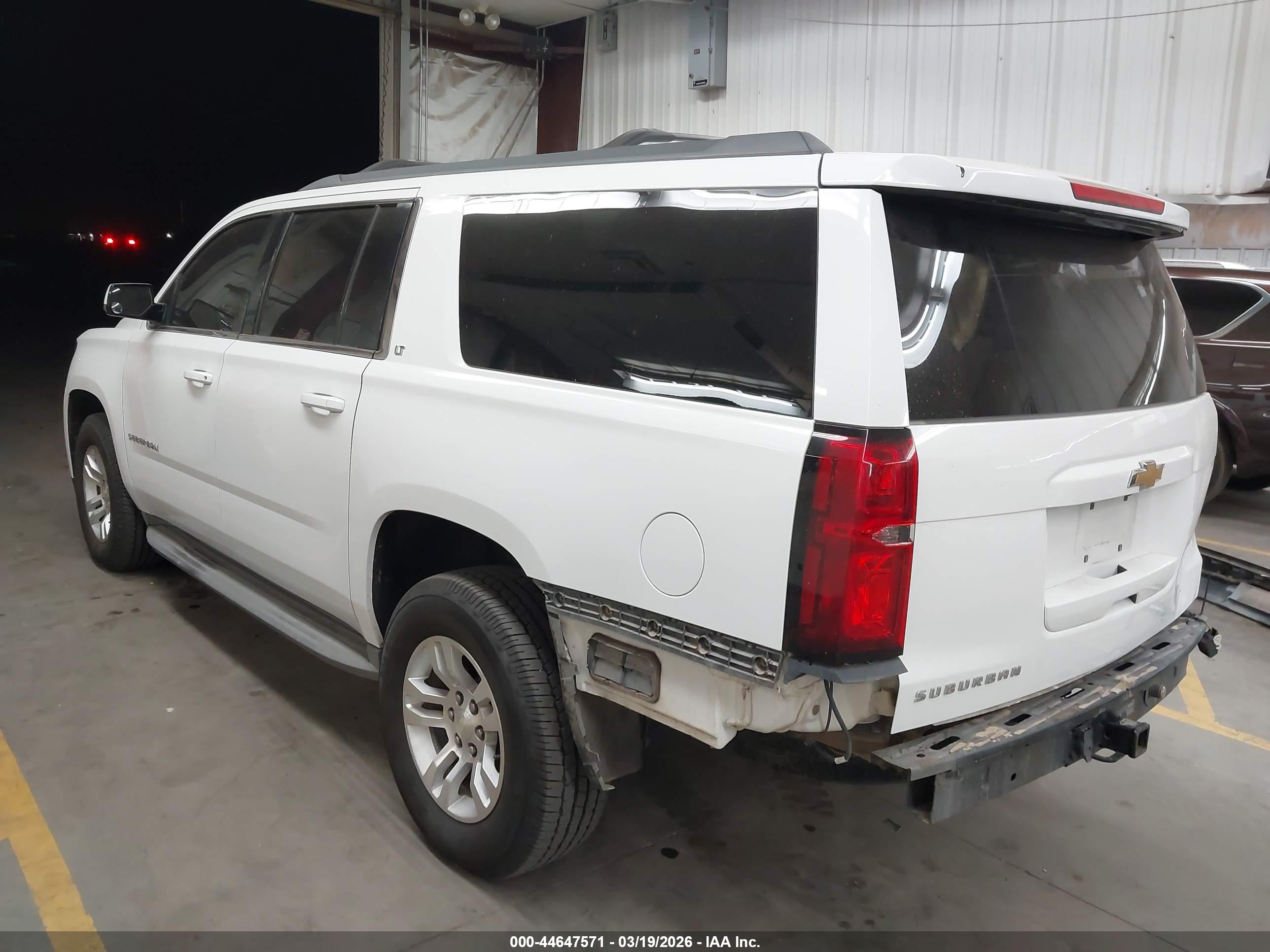 CHEVROLET SUBURBAN image 3