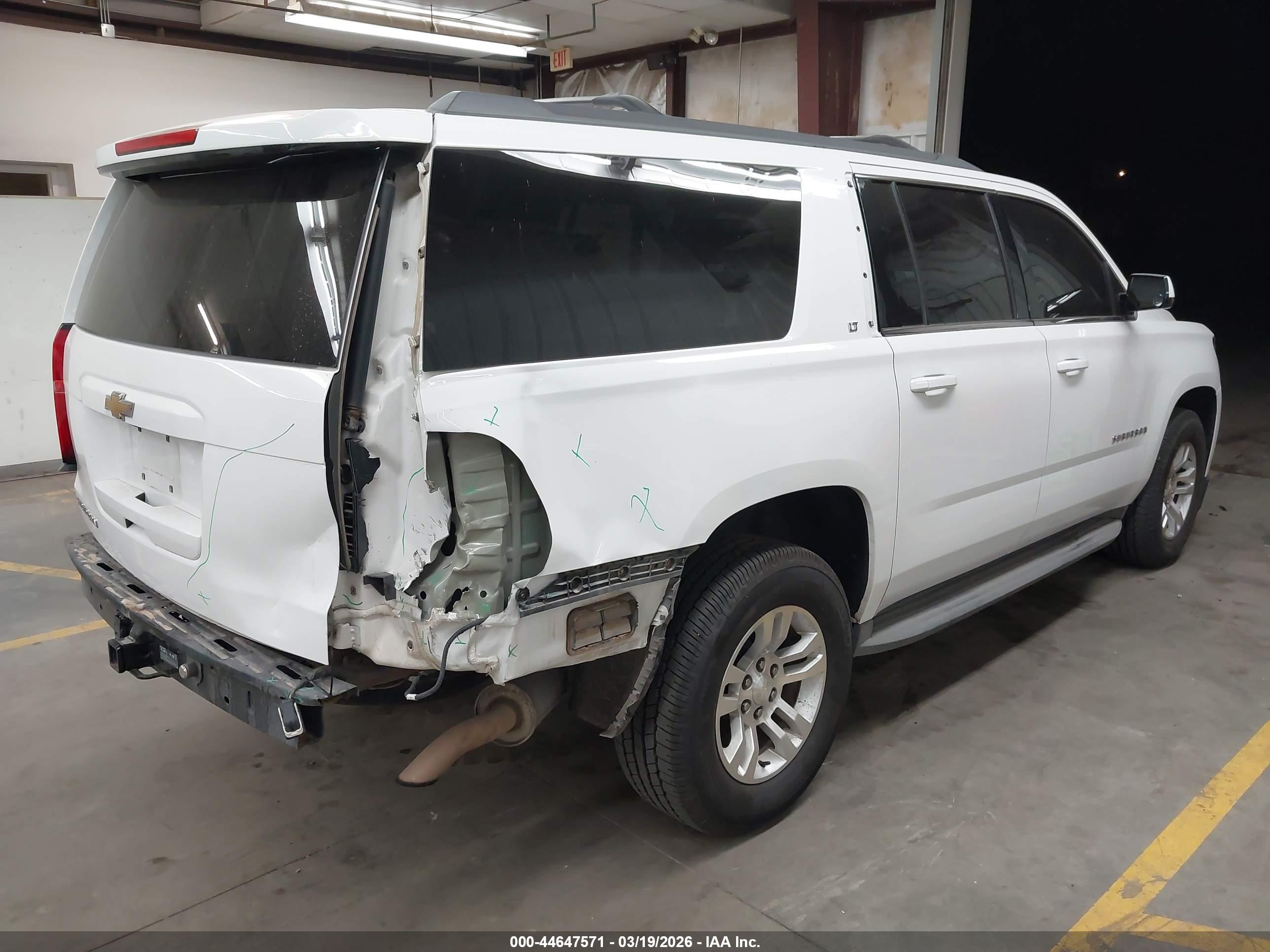 CHEVROLET SUBURBAN image 4
