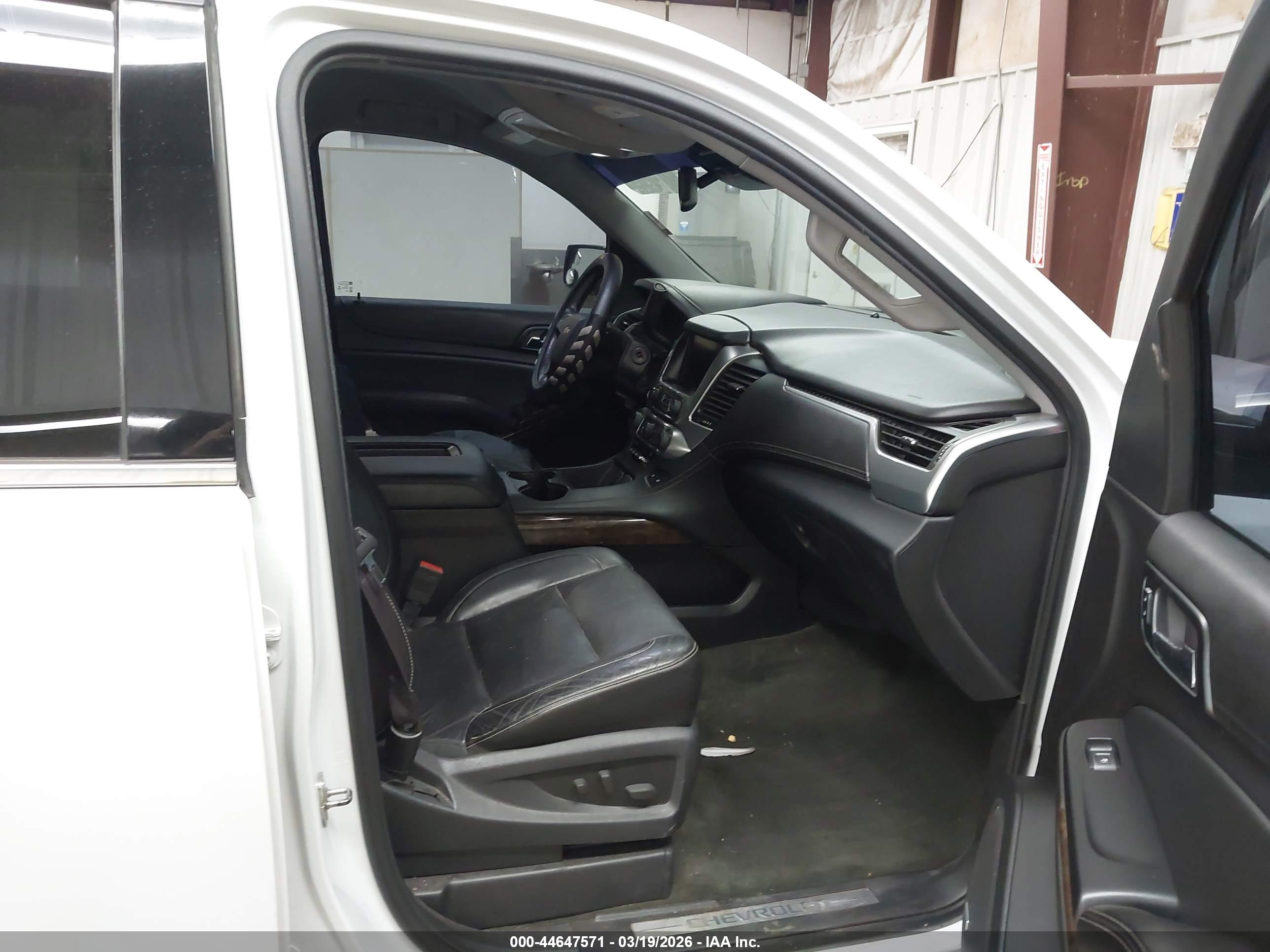 CHEVROLET SUBURBAN image 5