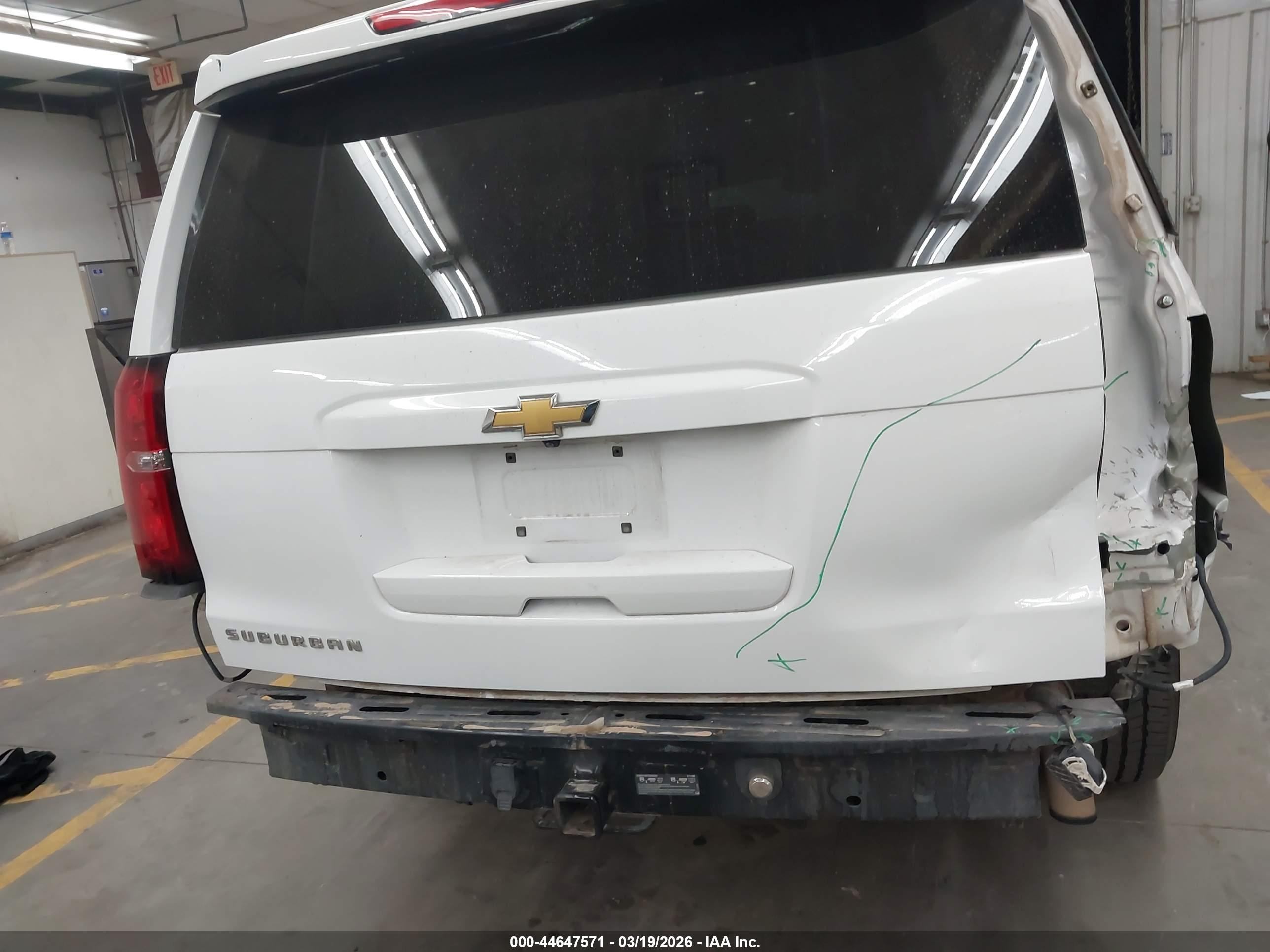 CHEVROLET SUBURBAN image 6