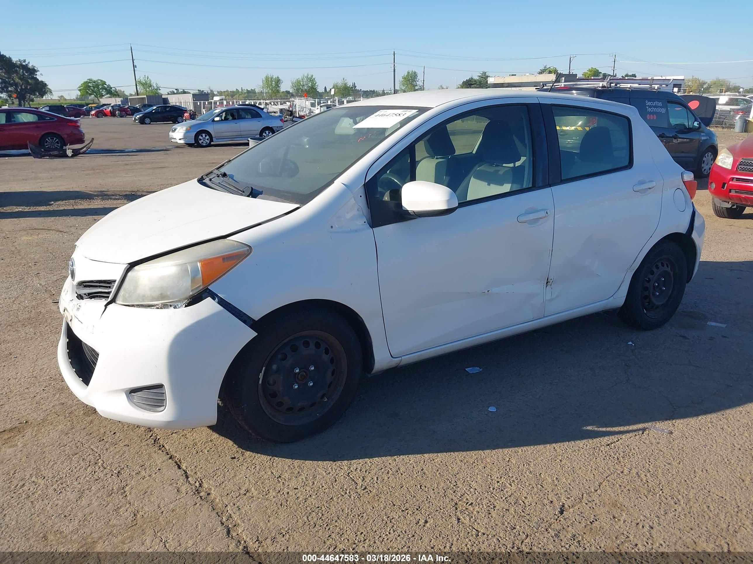 TOYOTA YARIS image 2