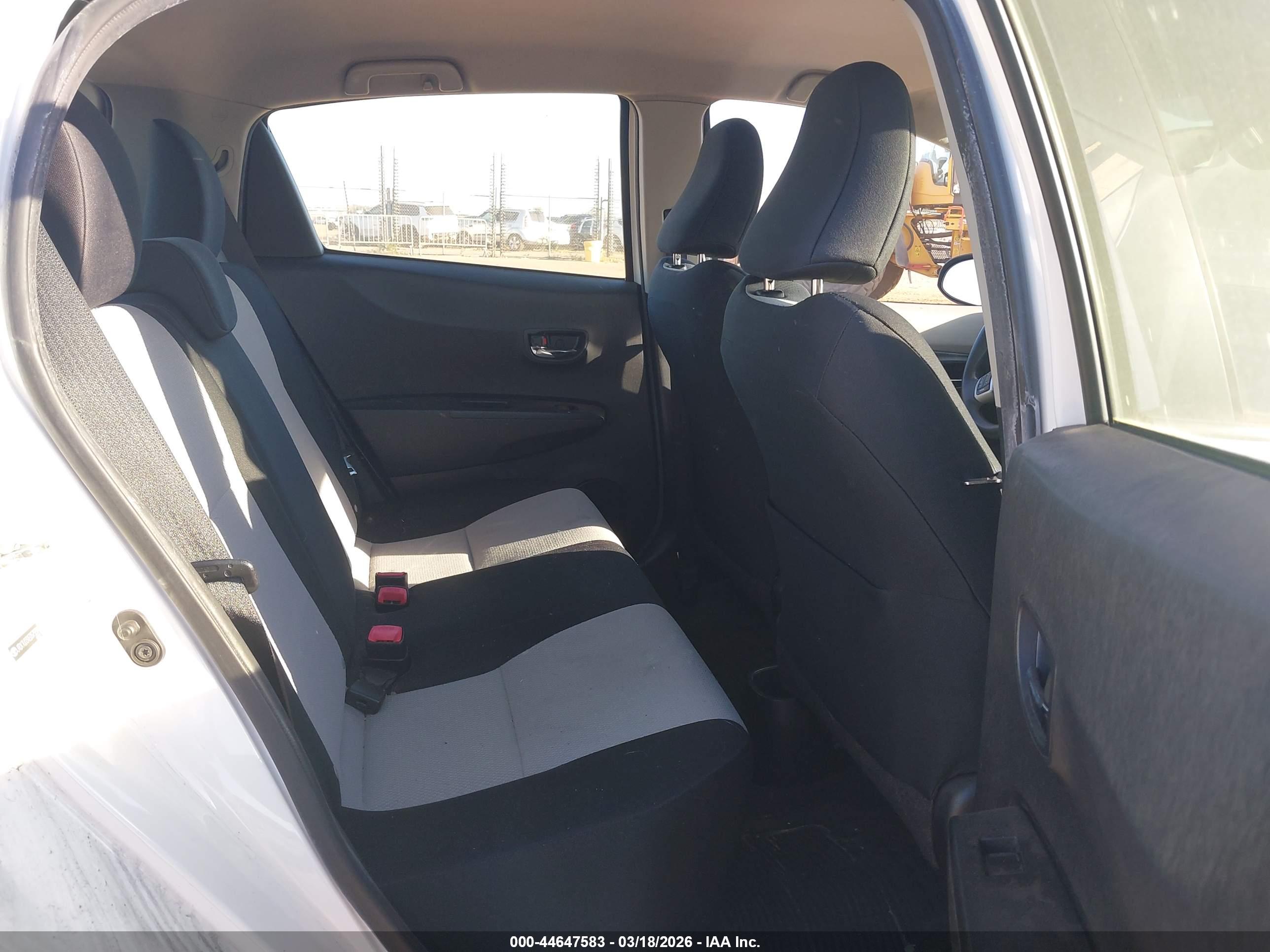 TOYOTA YARIS image 8