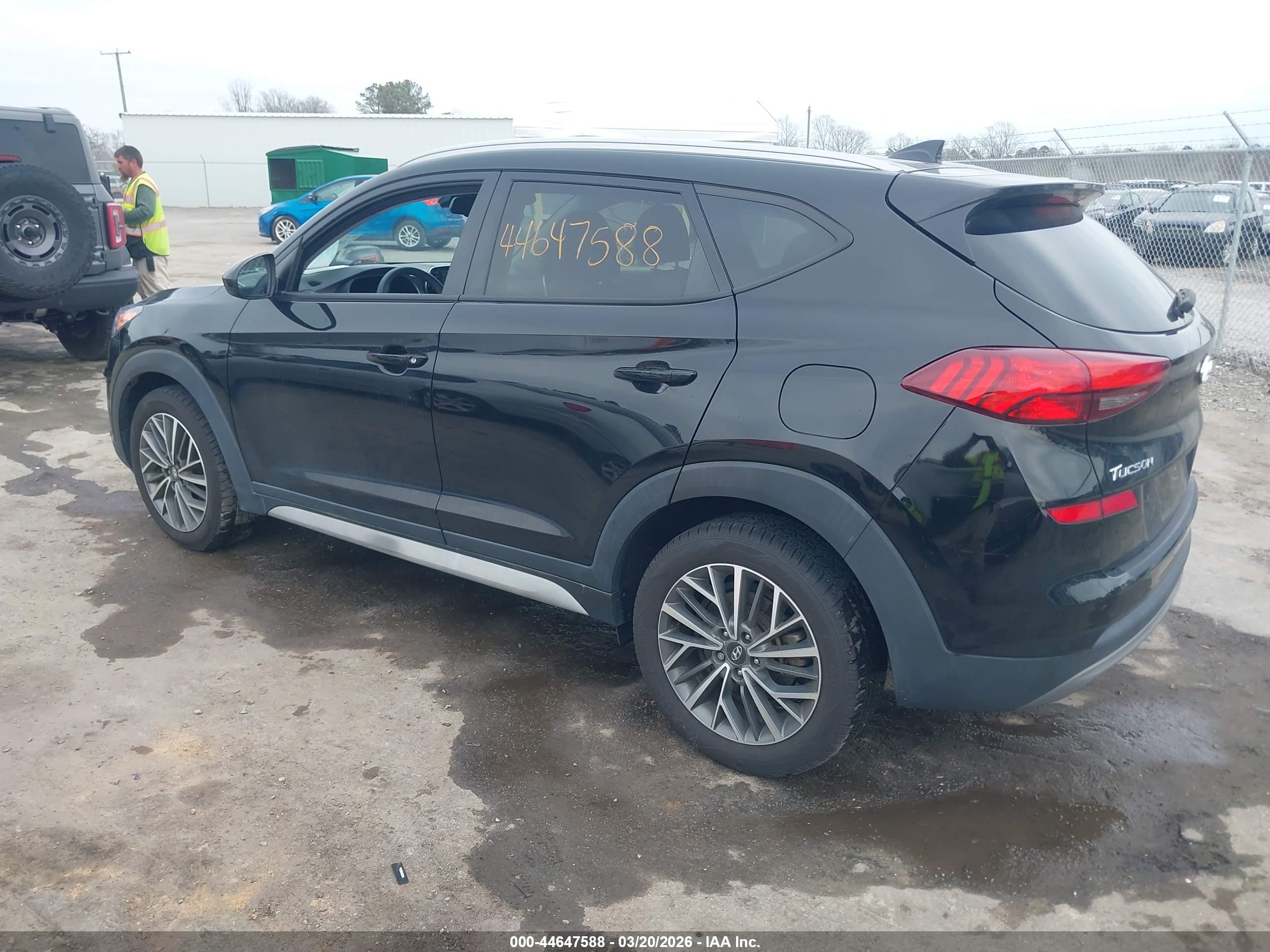 HYUNDAI TUCSON image 3