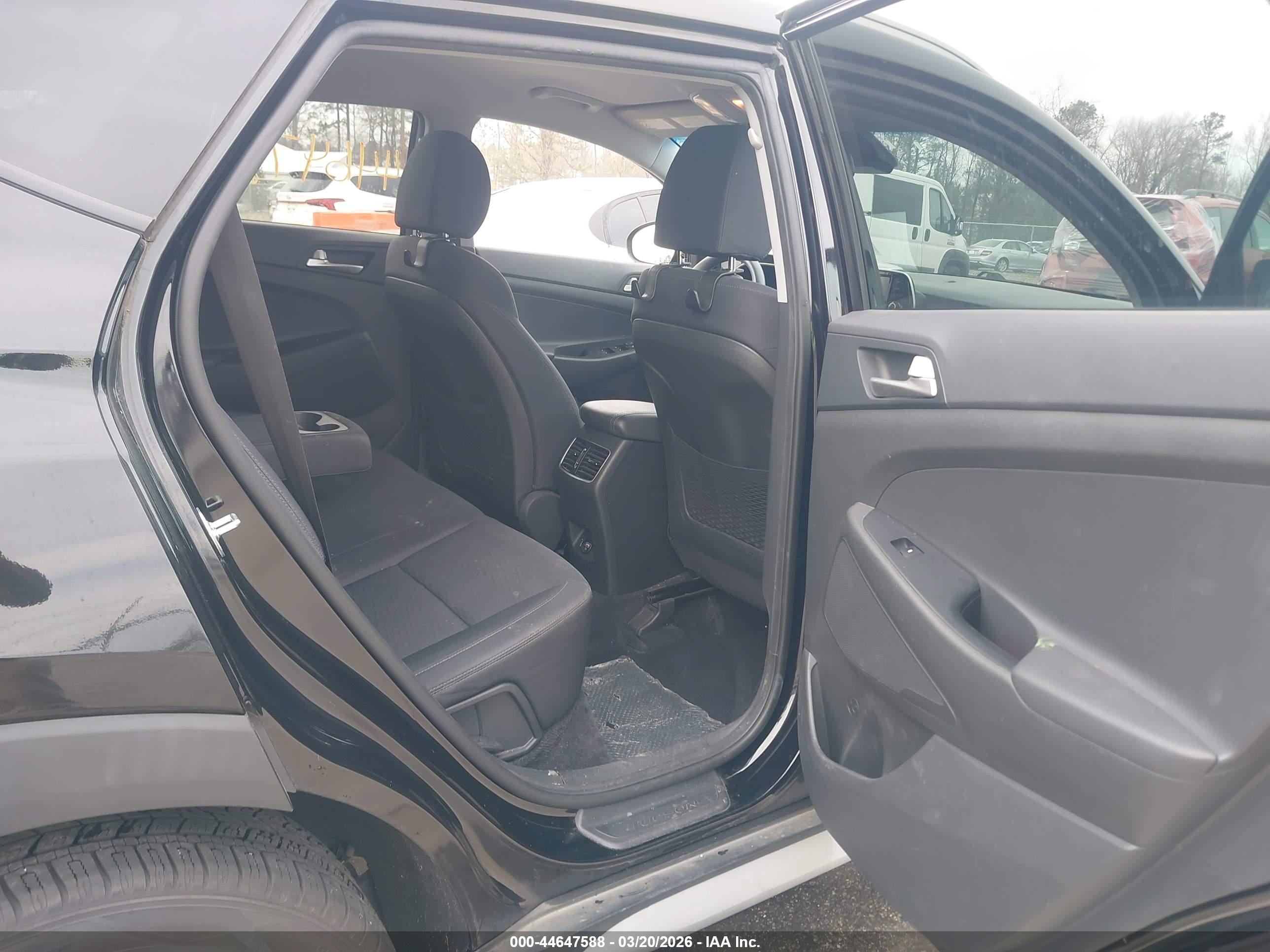HYUNDAI TUCSON image 8