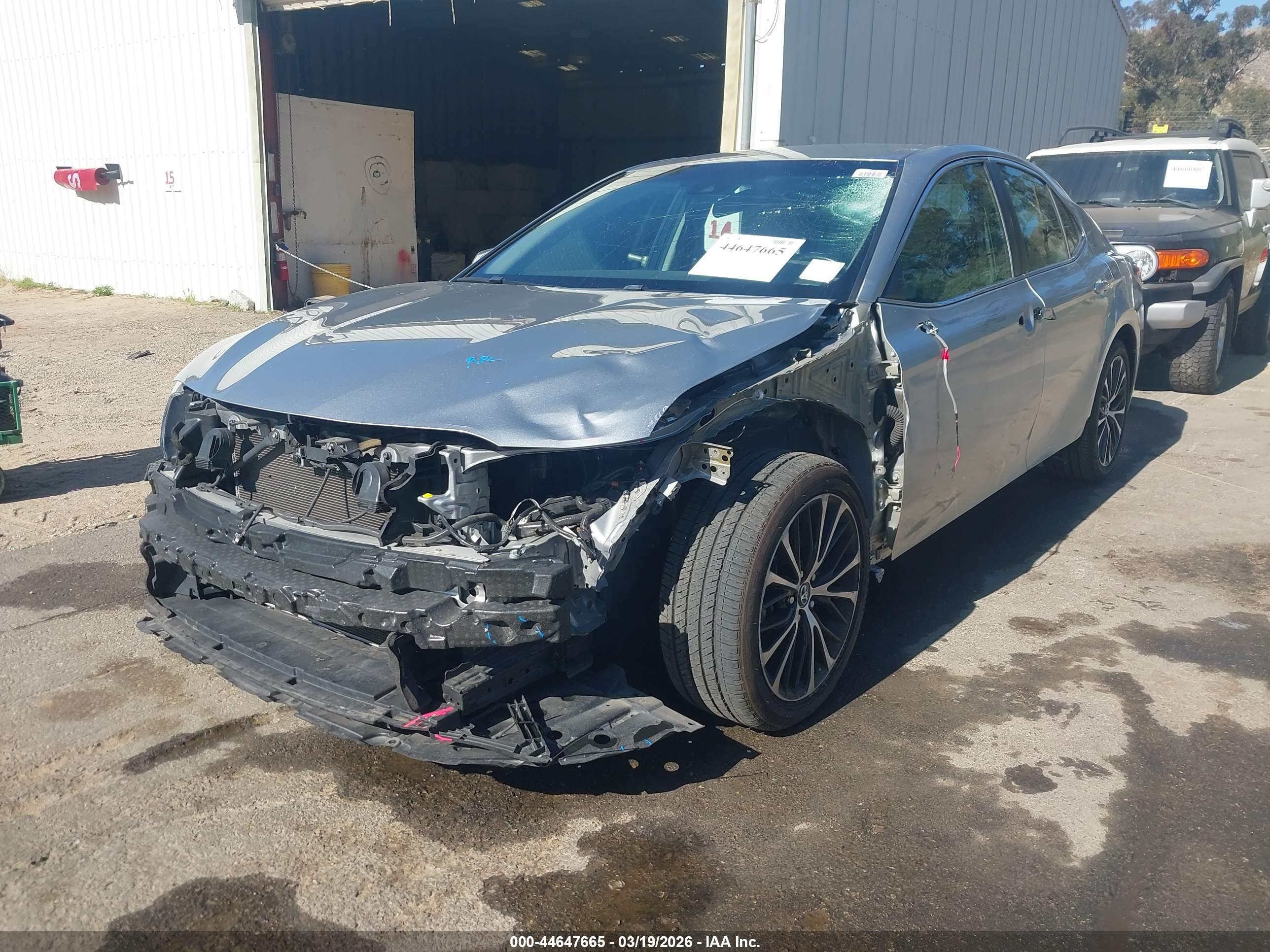 TOYOTA CAMRY image 2