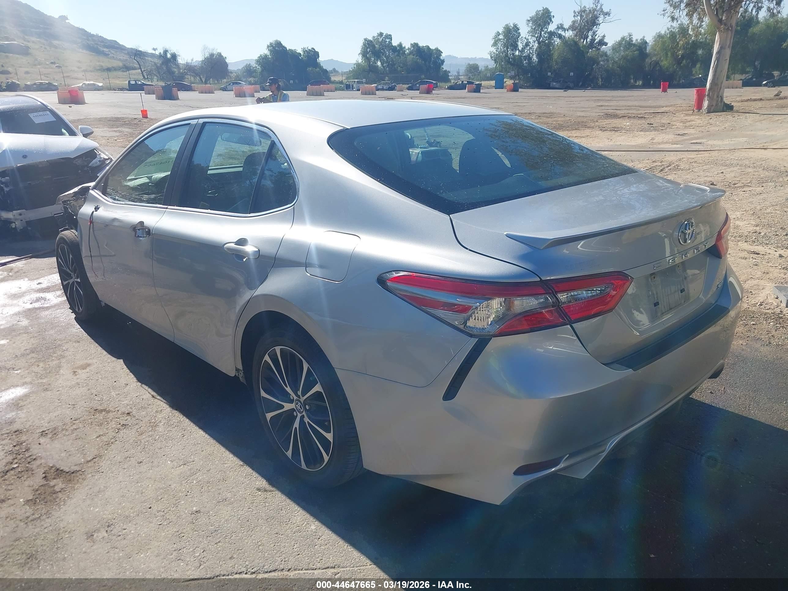 TOYOTA CAMRY image 3